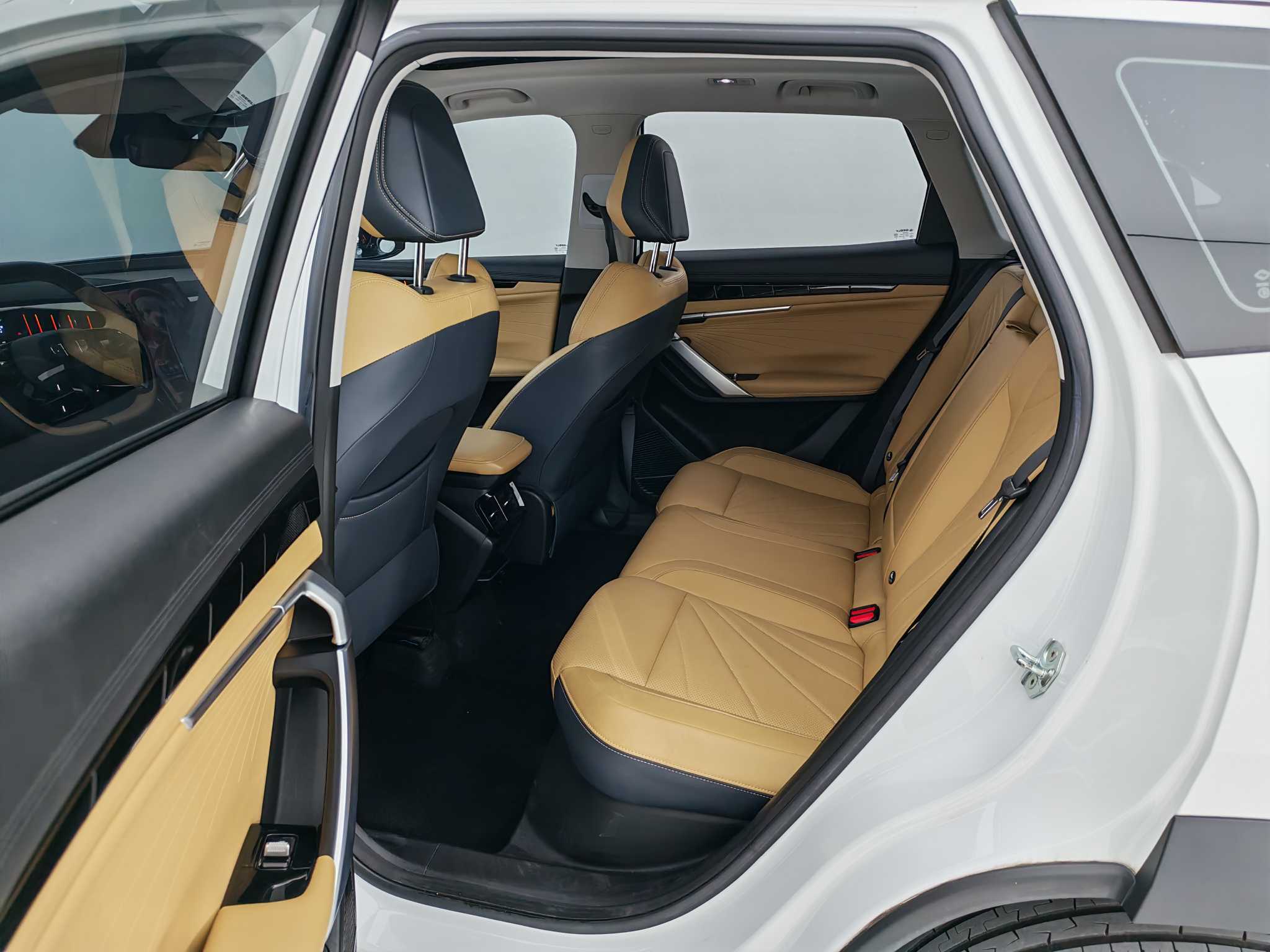 GEELY Boyue L 2024 car image #13