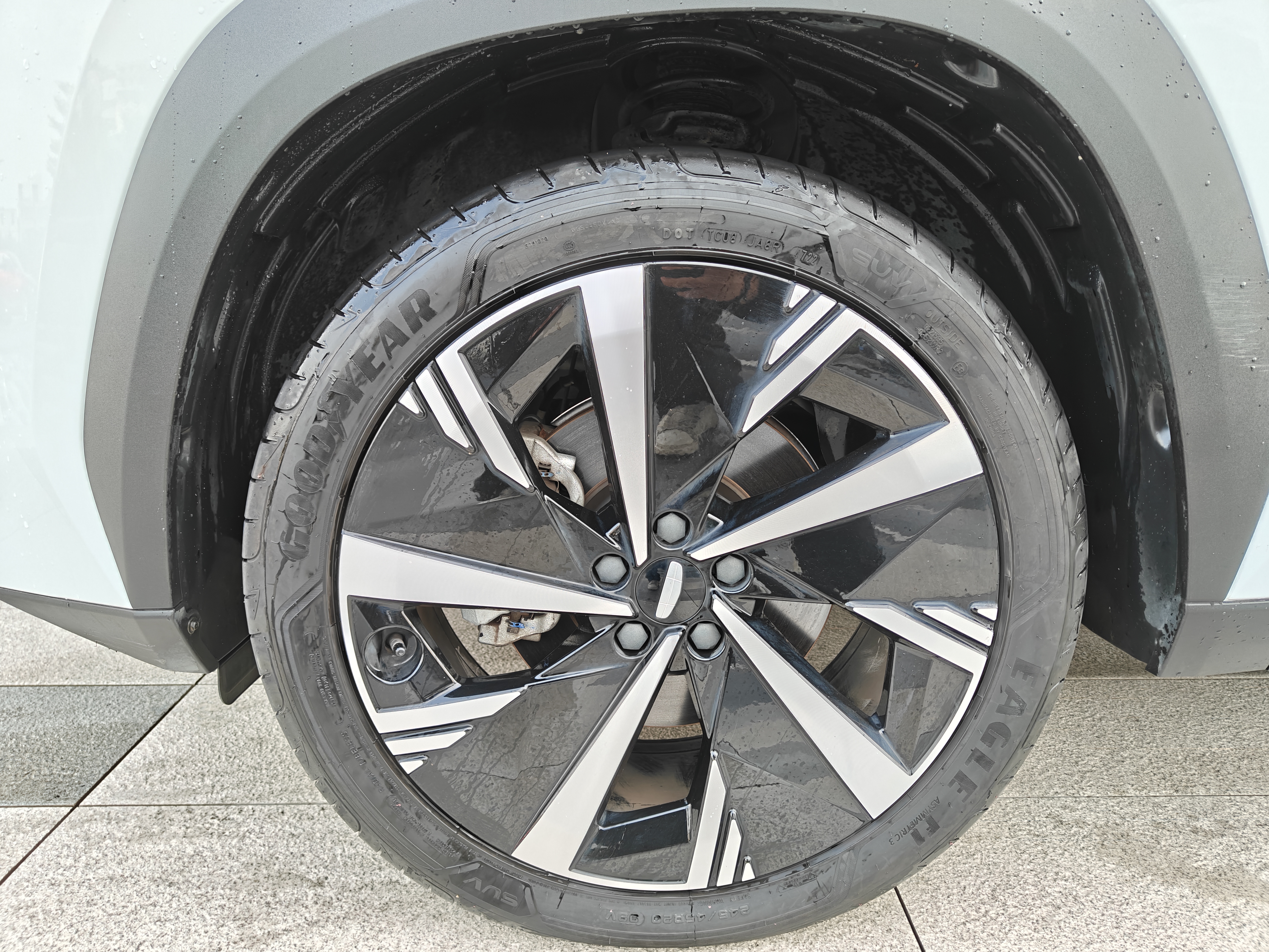 GEELY Boyue L 2023 car image #13