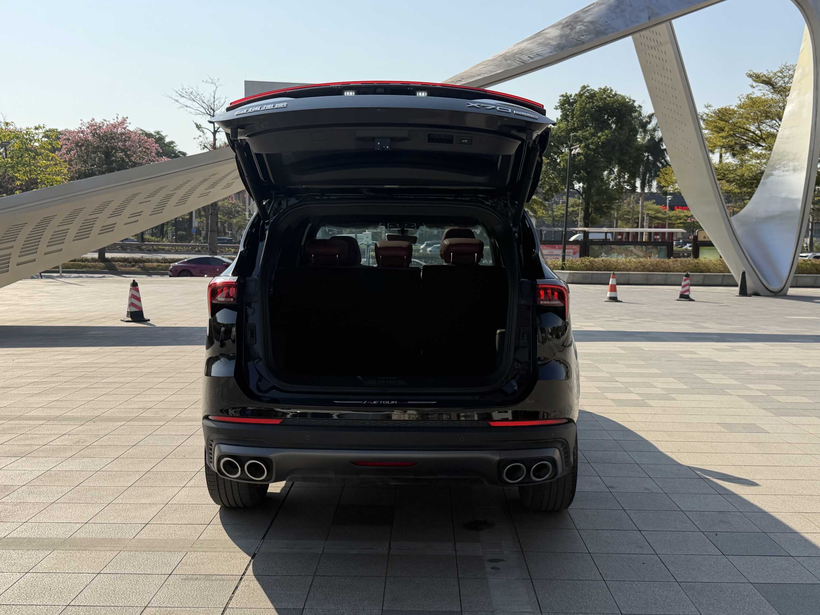 X70 PLUS 2023 car image #13