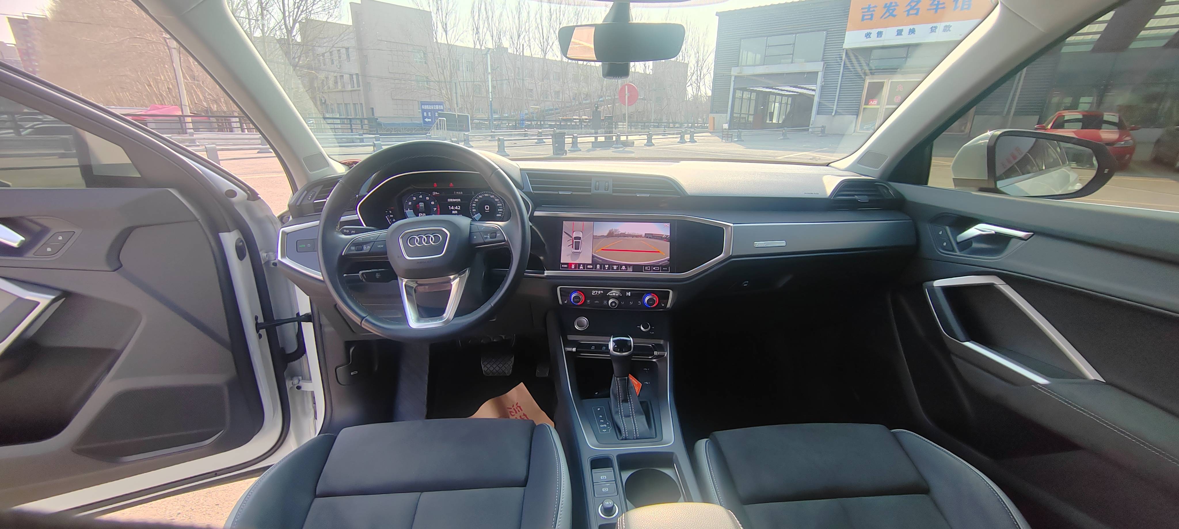 Audi Q3 2023 car image #13