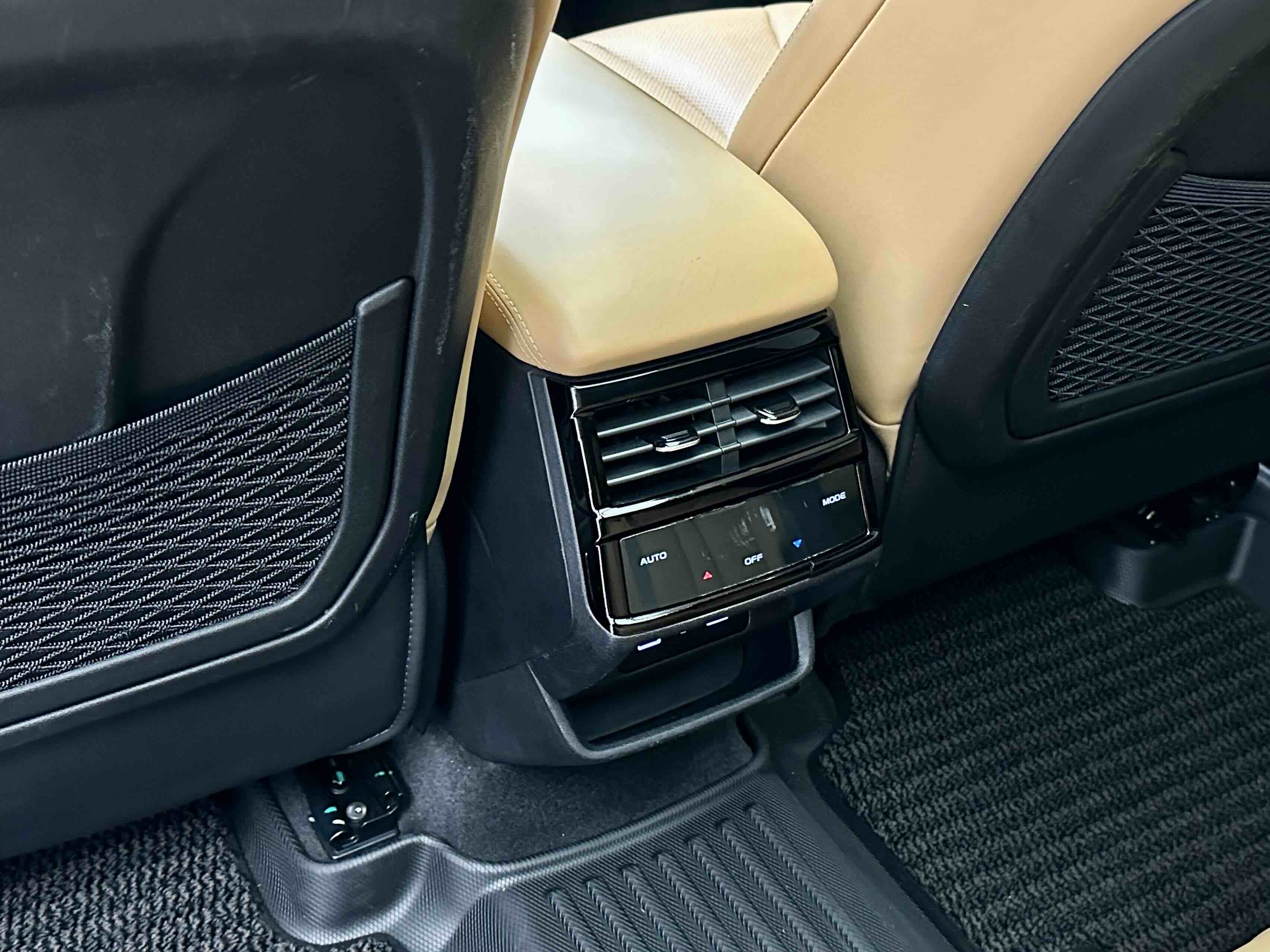 GEELY Monjaro EREV 2023 immagine di auto #13