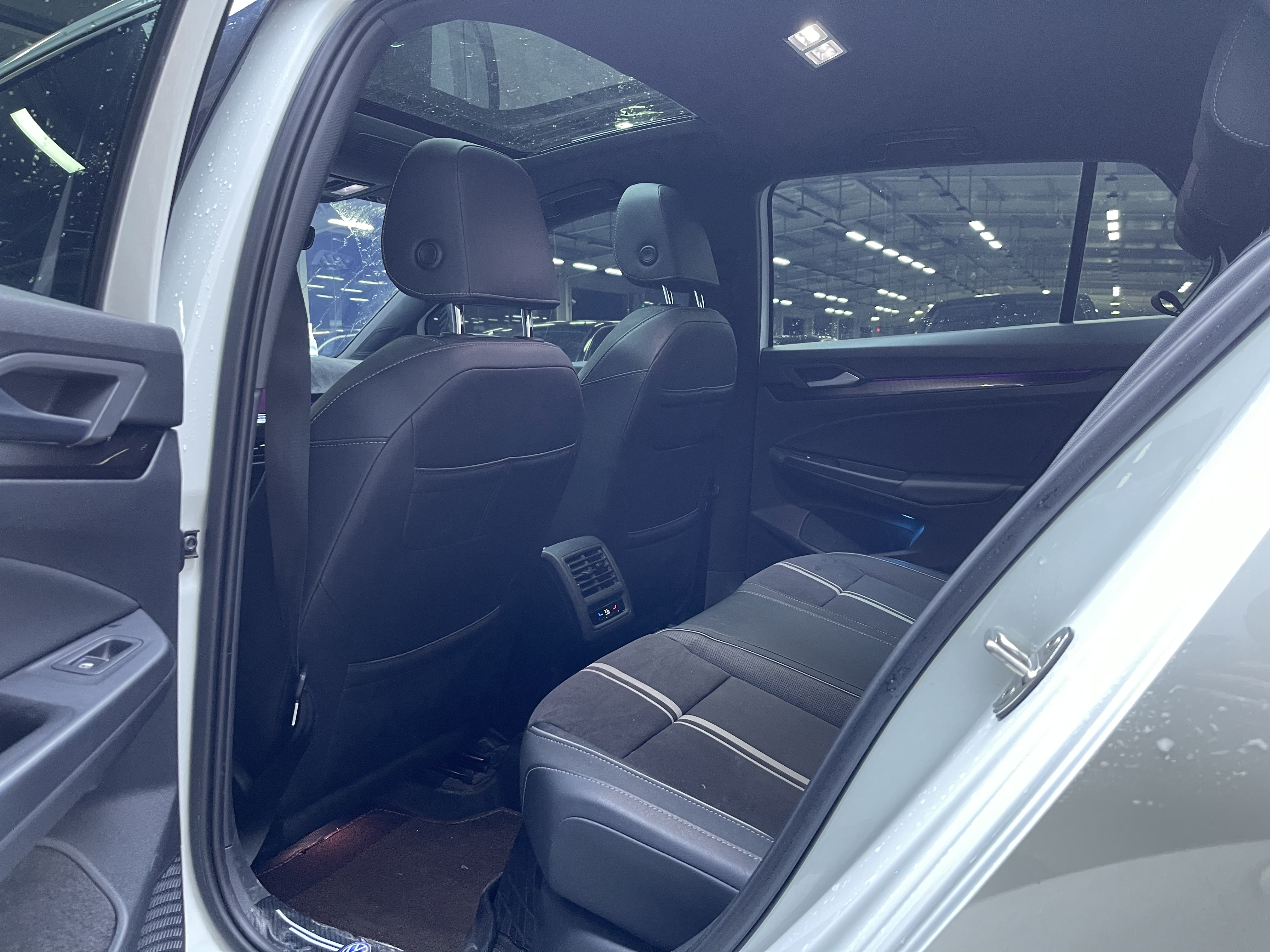 Volkswagen Golf 2023 car image #13