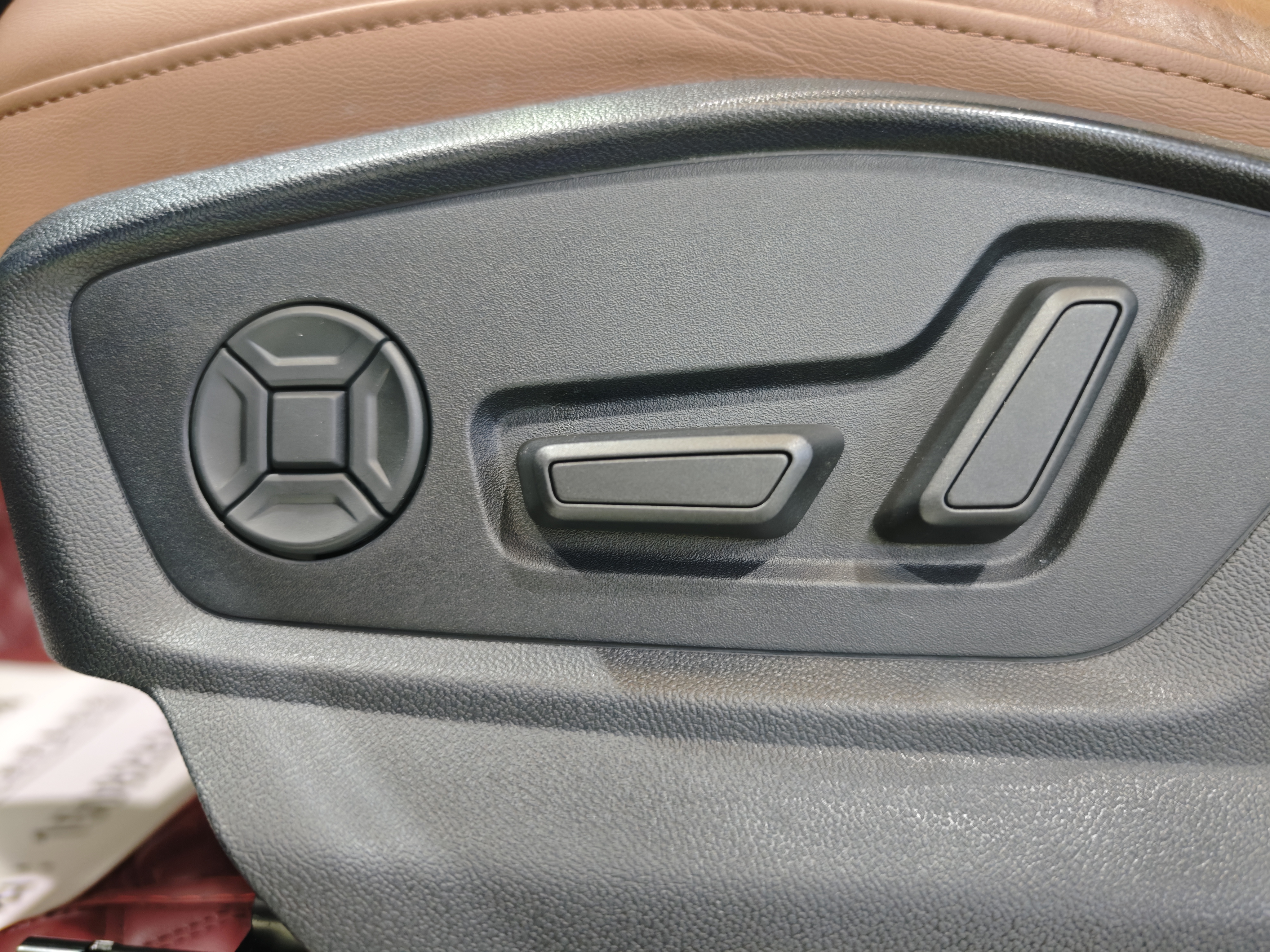 Audi Q7 2023 car image #13