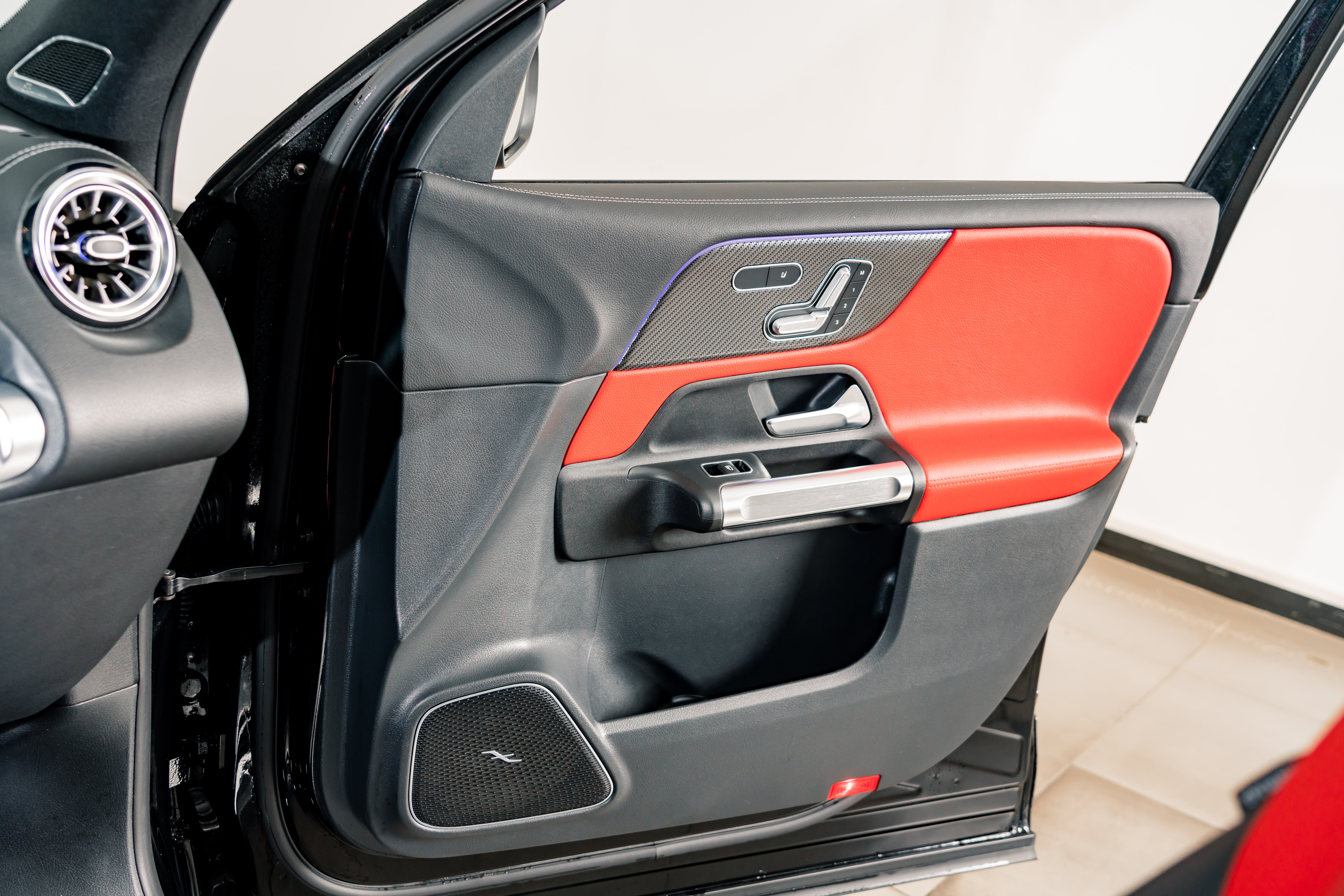 Mercedes-Benz GLB AMG 2023 car image #13