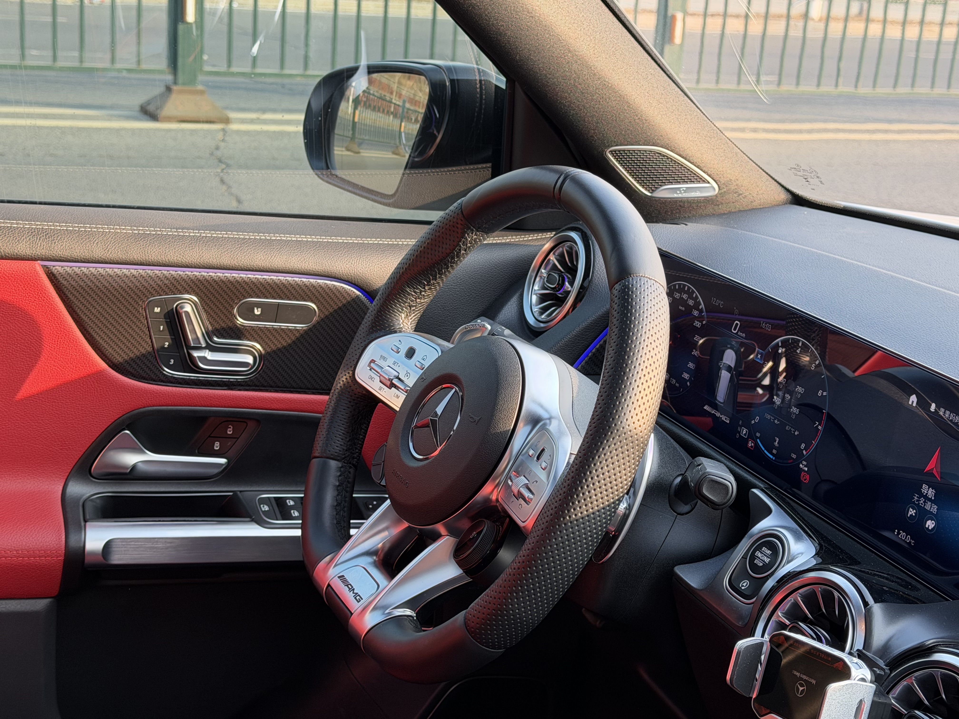 Mercedes-Benz GLB AMG 2023 immagine di auto #13