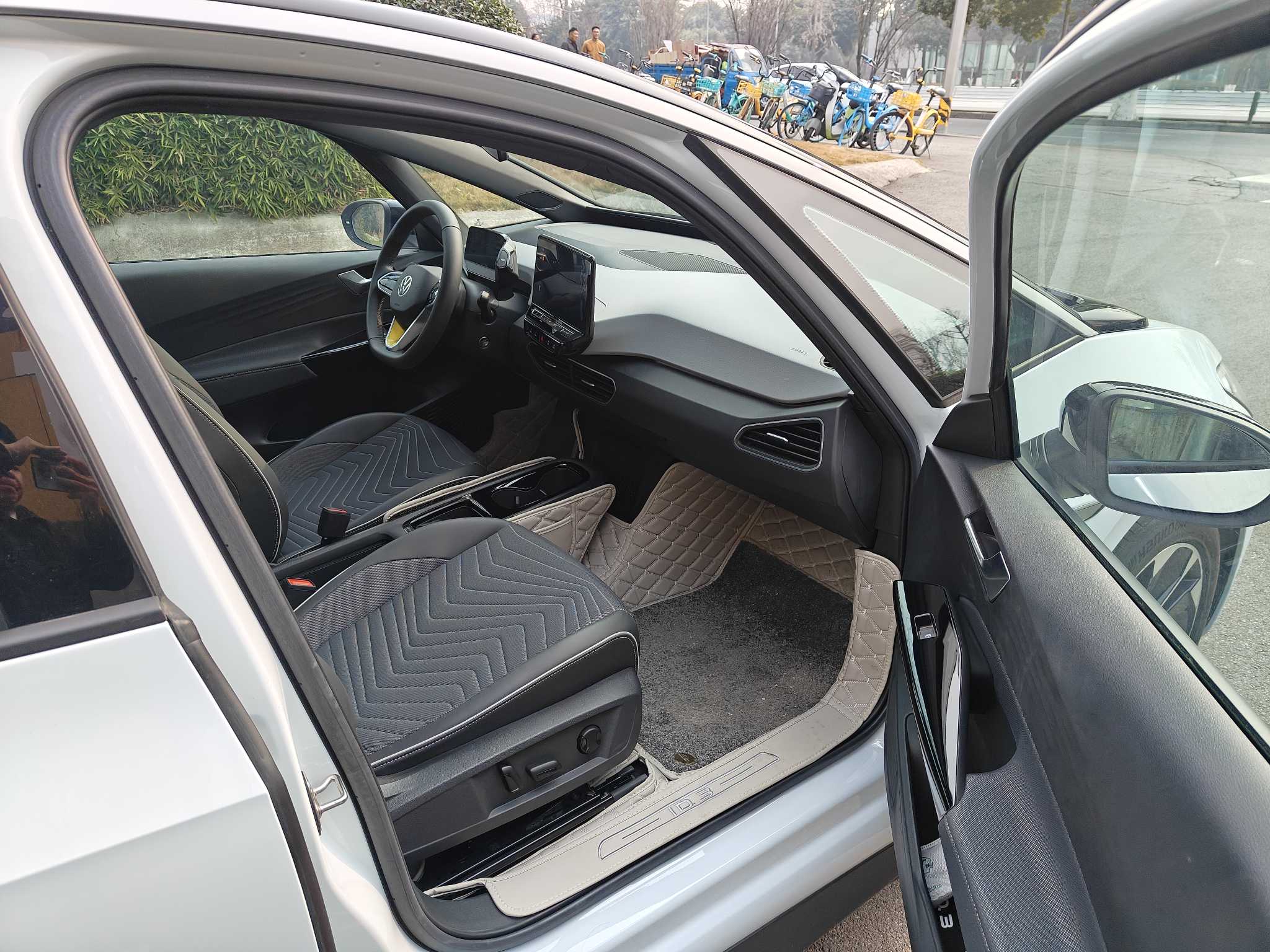 Volkswagen ID.3 2023 immagine di auto #13