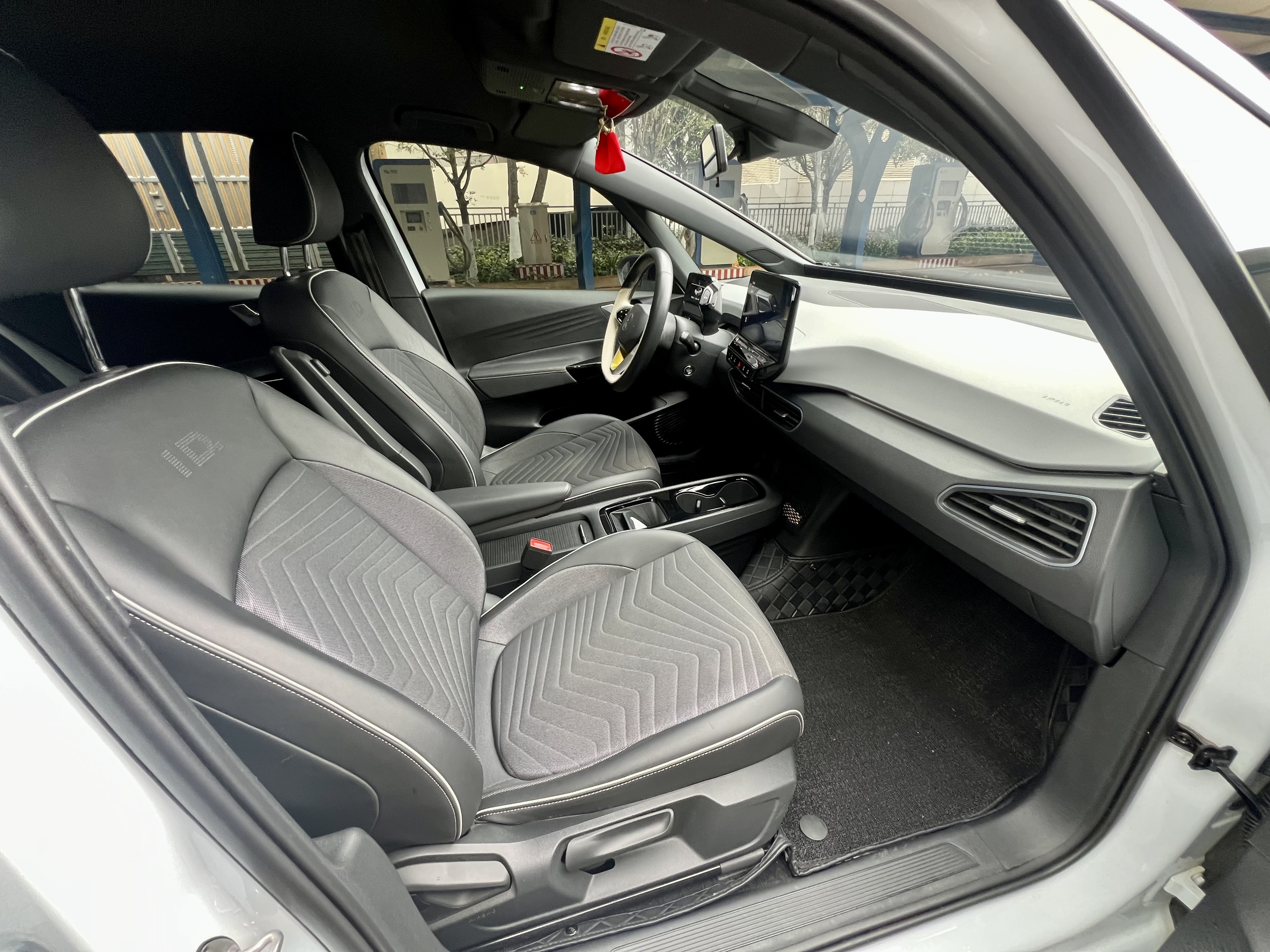 Volkswagen ID.3 2024 immagine di auto #13