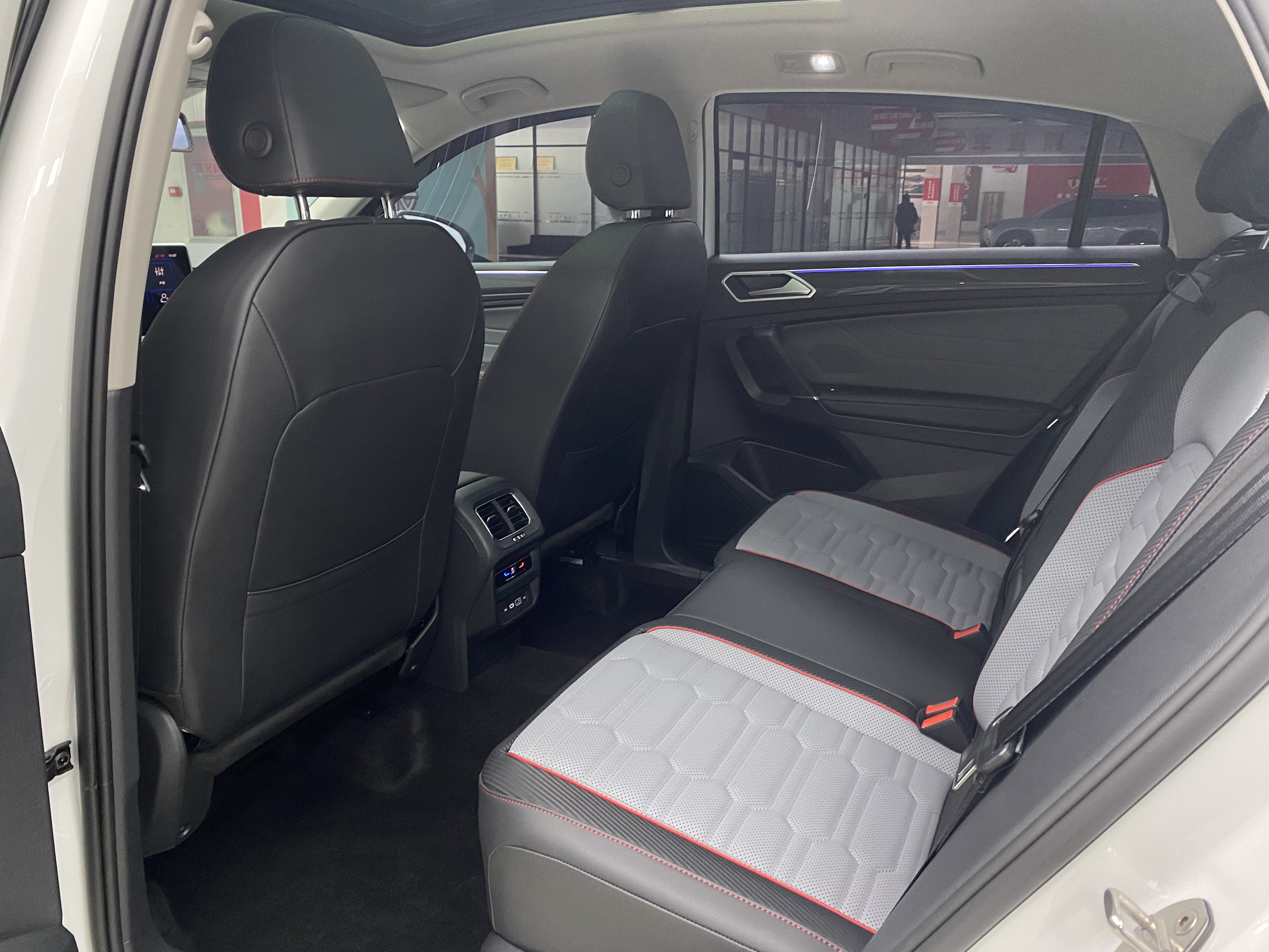 Volkswagen Tiguan X 2022 car image #13