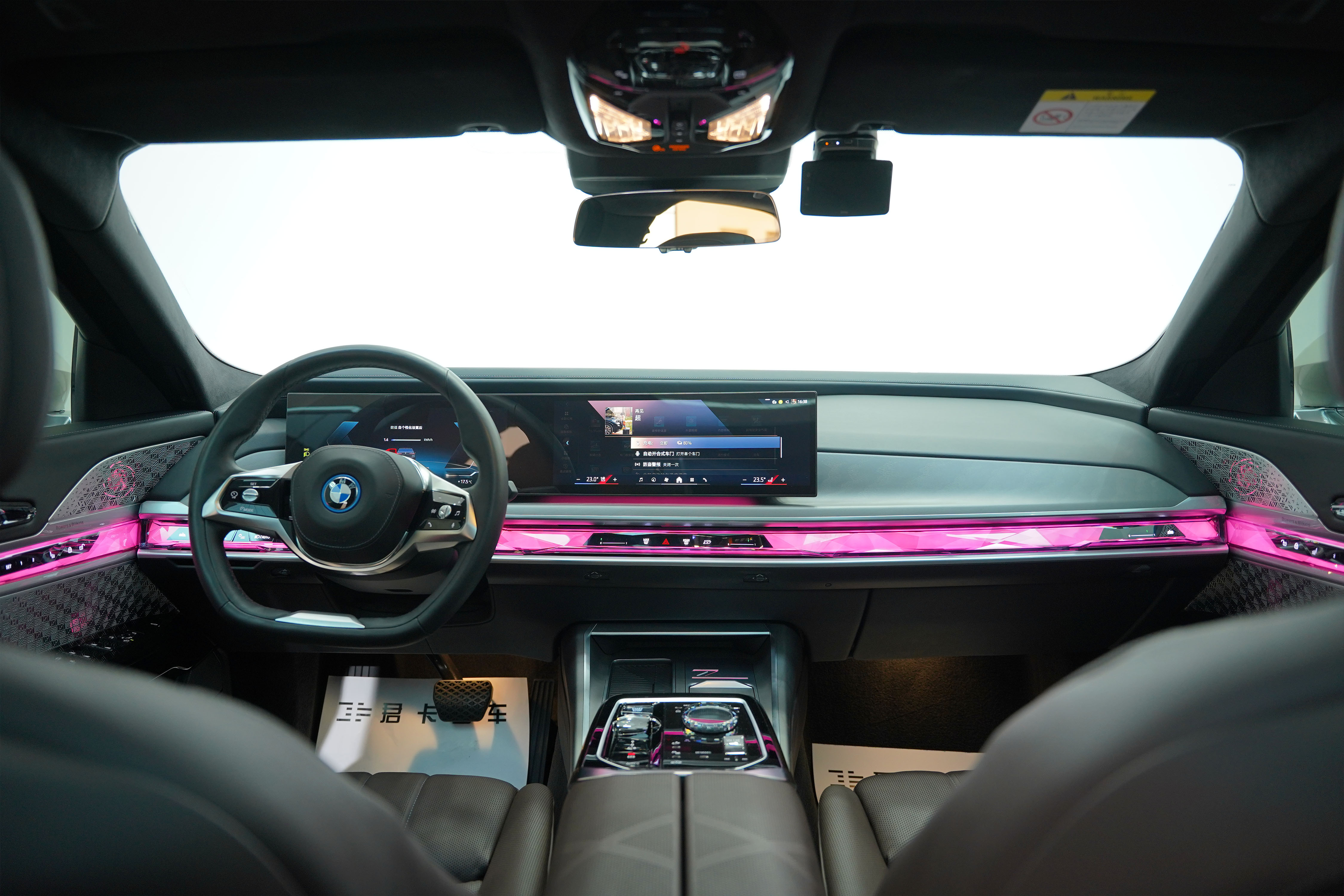 BMW i7 2023 car image #13