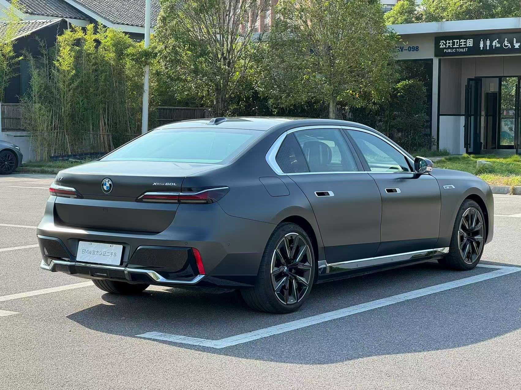 BMW i7 M70L 2023 #13 BMW i7 M70L 2023 car image #13