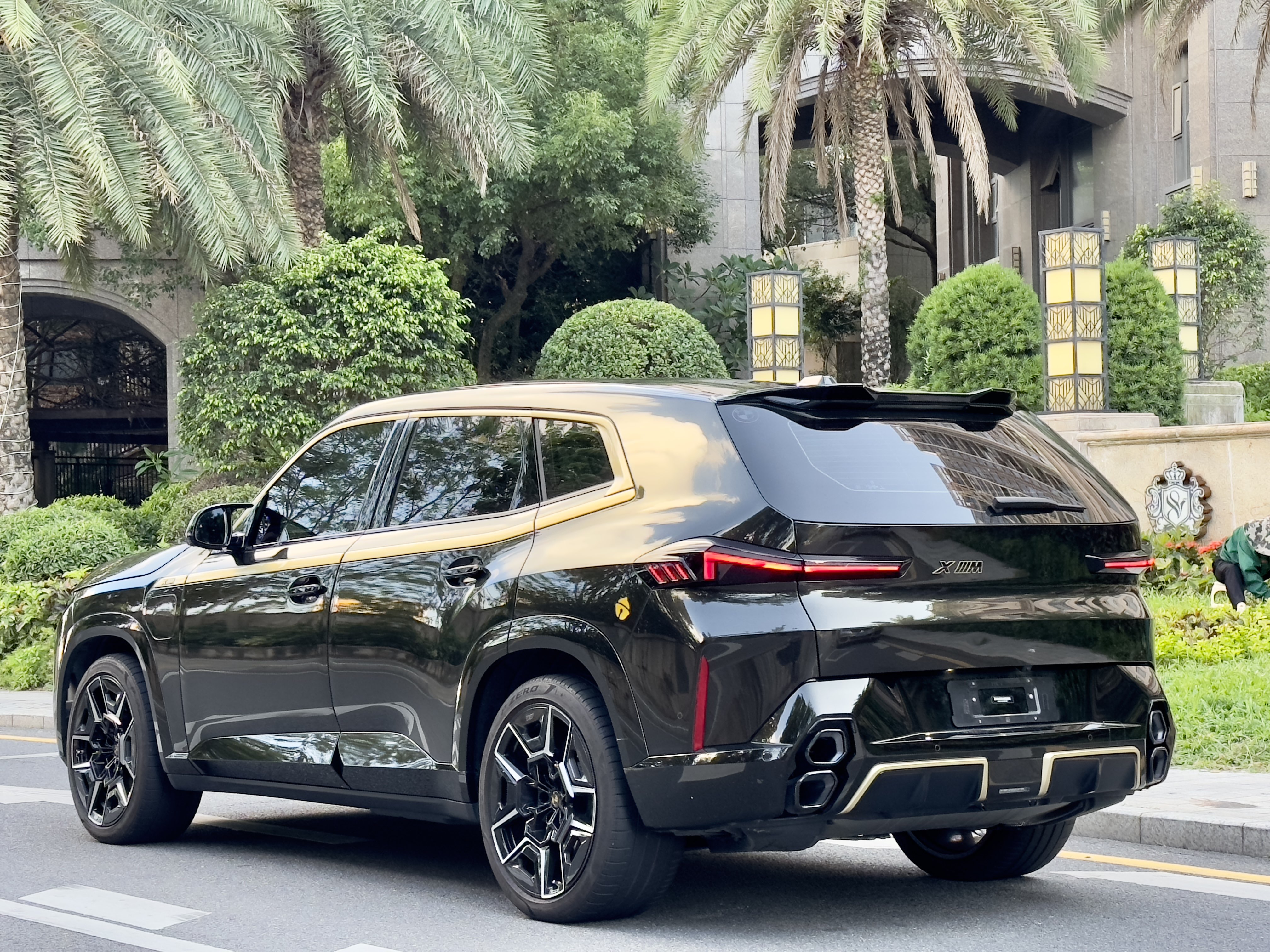 BMW XM 2023 #13 BMW XM 2023 car image #13