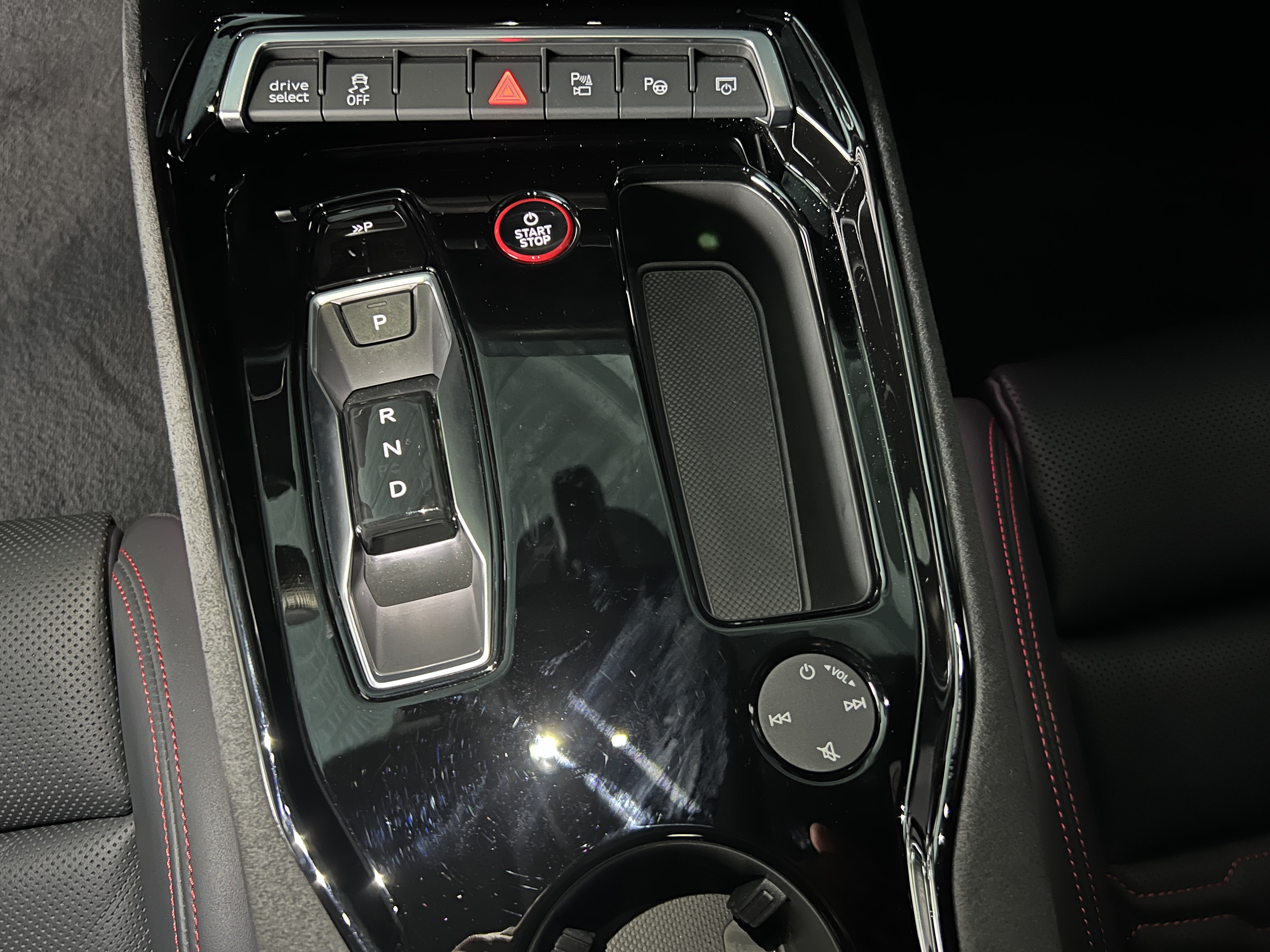 Audi RS e-tron GT 2024 car image #13