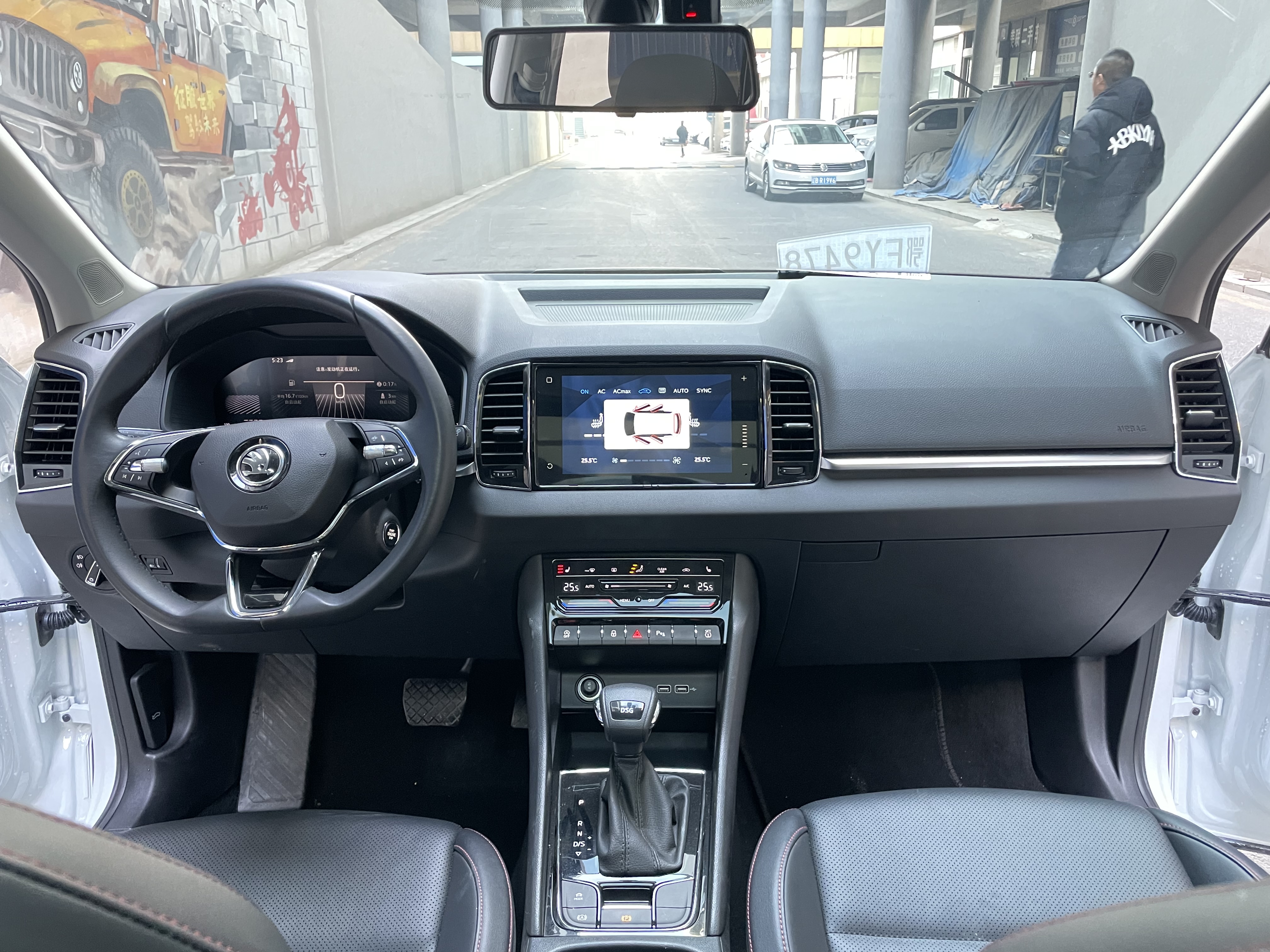 Skoda Karoq 2023 изображение автомобиля #13