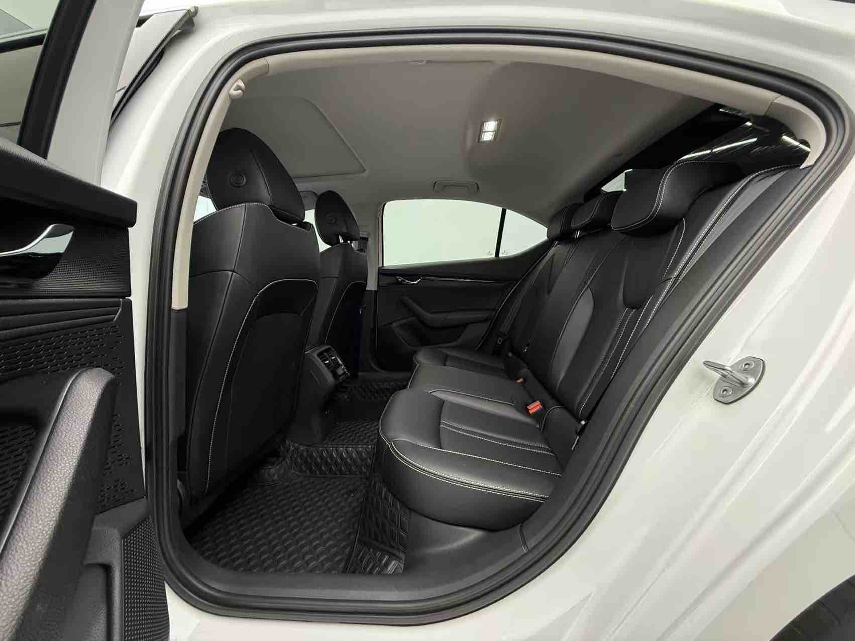 Skoda Octavia 2023 car image #13