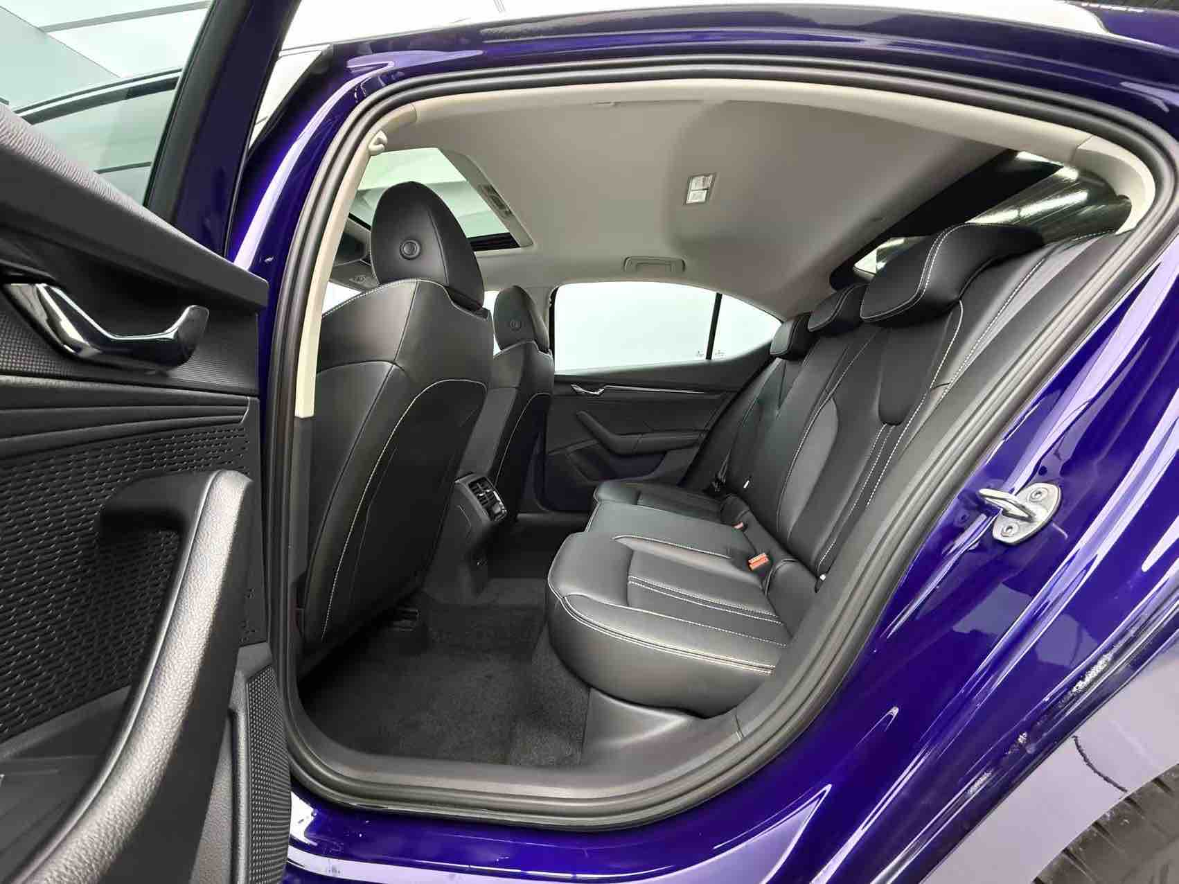 Skoda Octavia 2023 car image #13