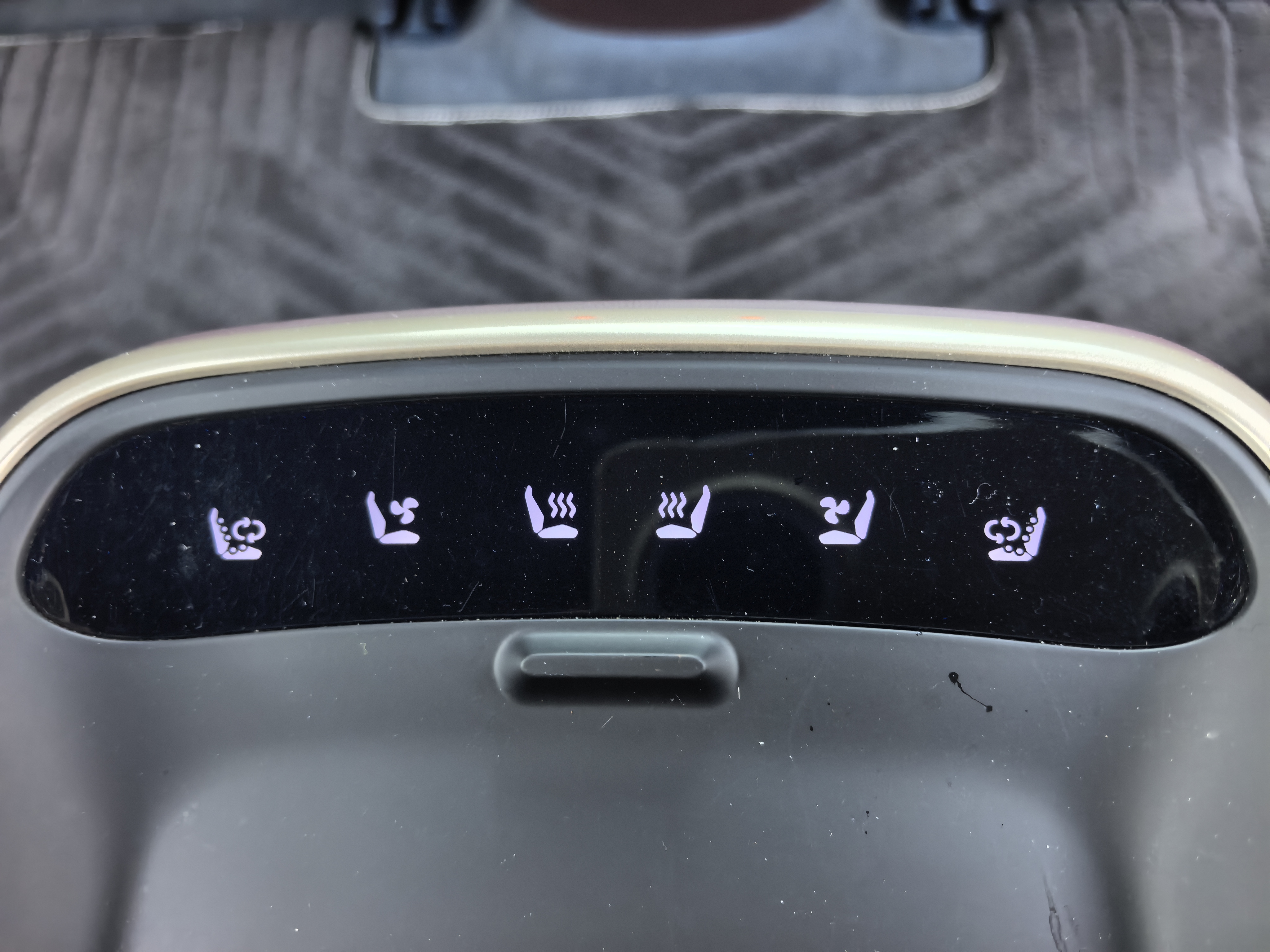 Avatr 11 2023 immagine di auto #13