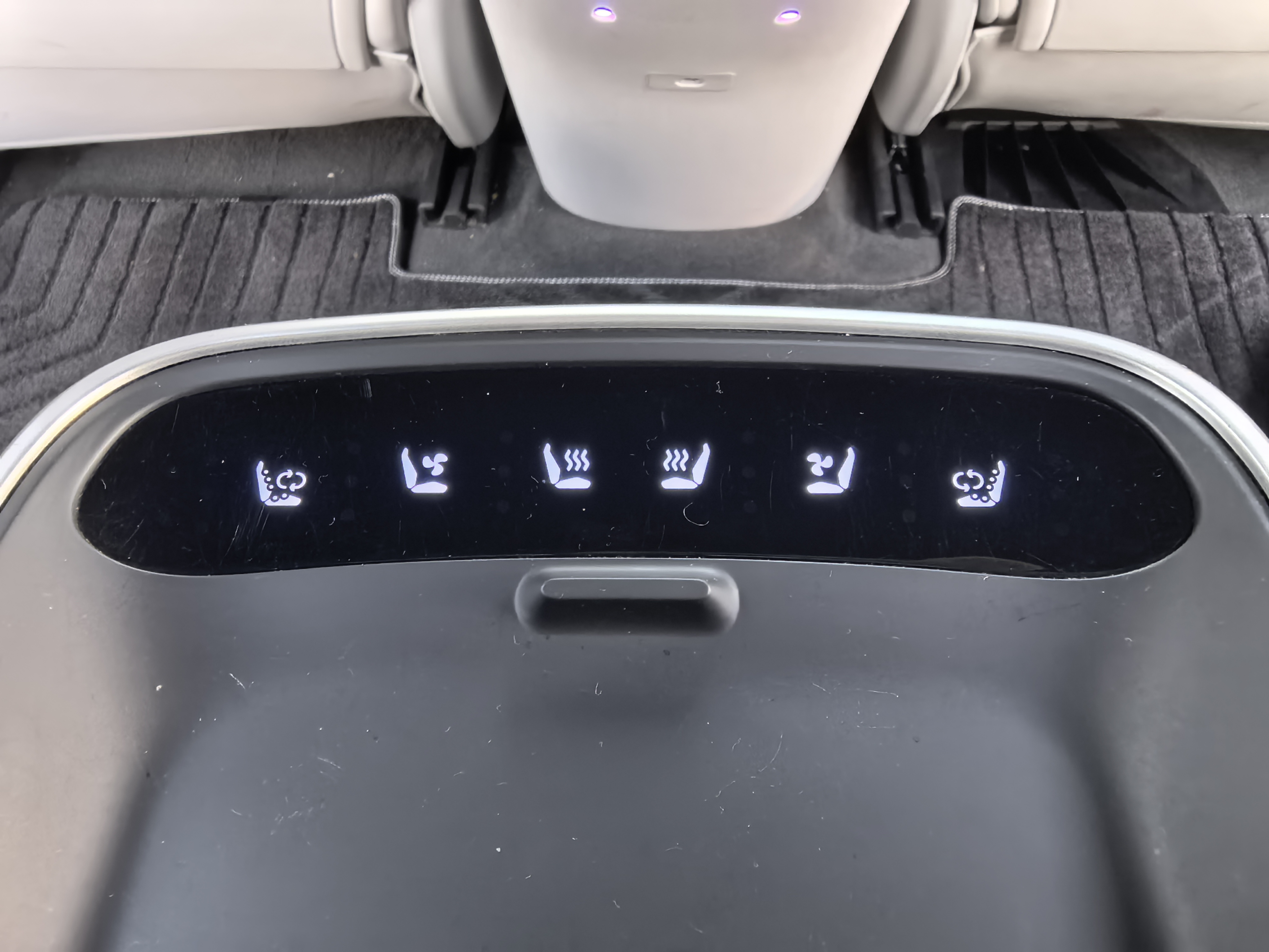 Avatr 11 2023 car image #13