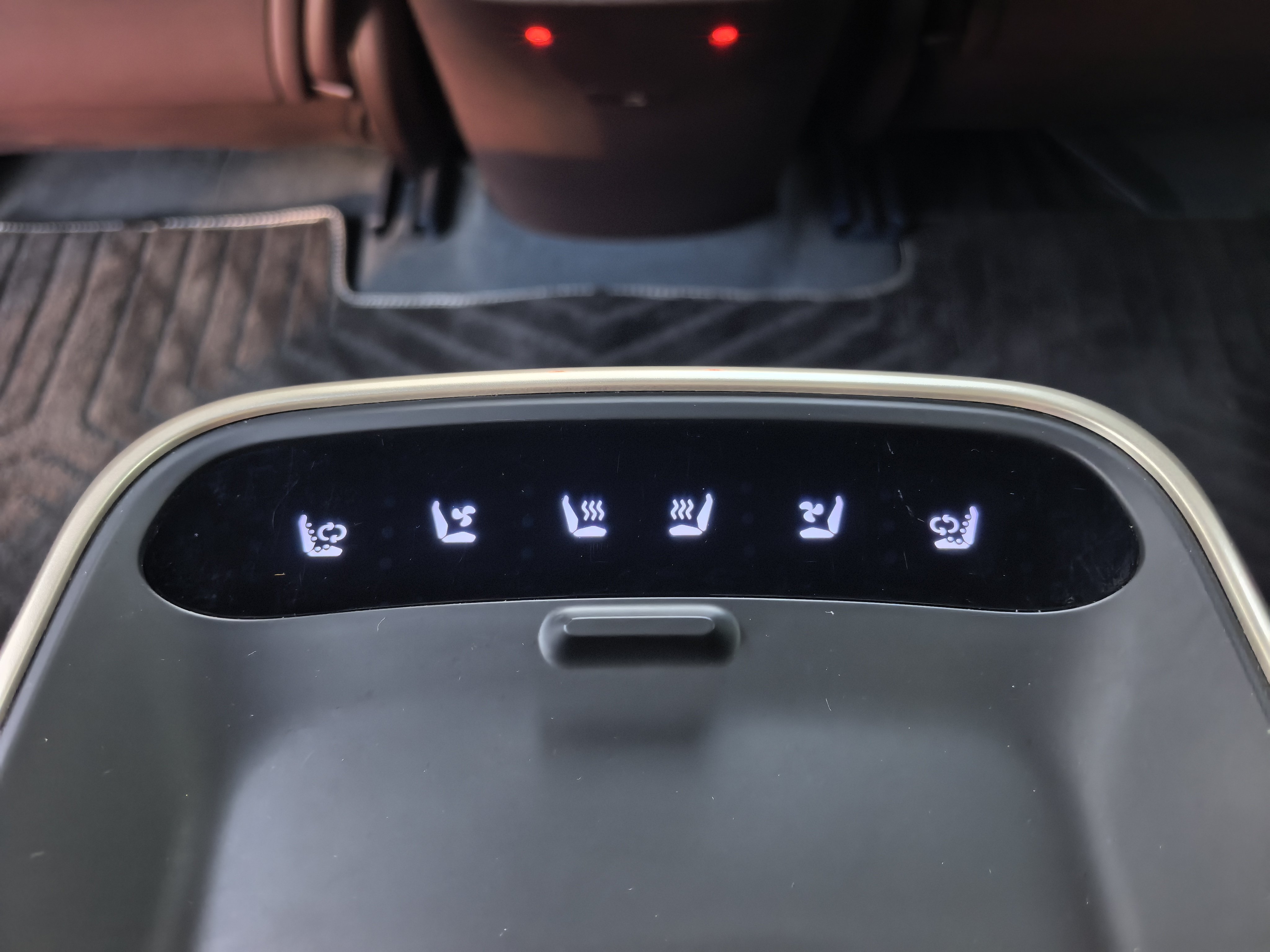 Avatr 11 2023 car image #13