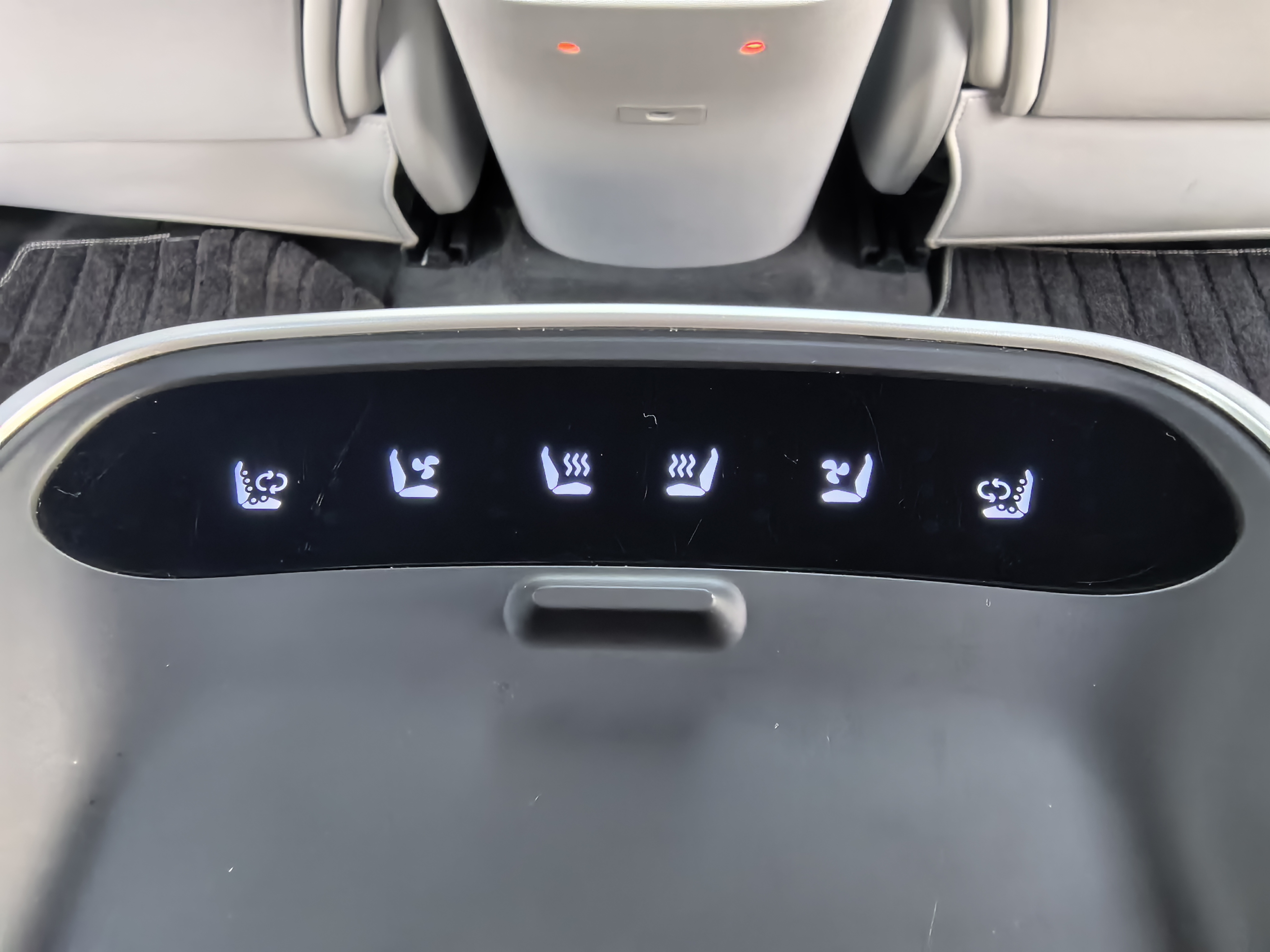 Avatr 11 2023 immagine di auto #13