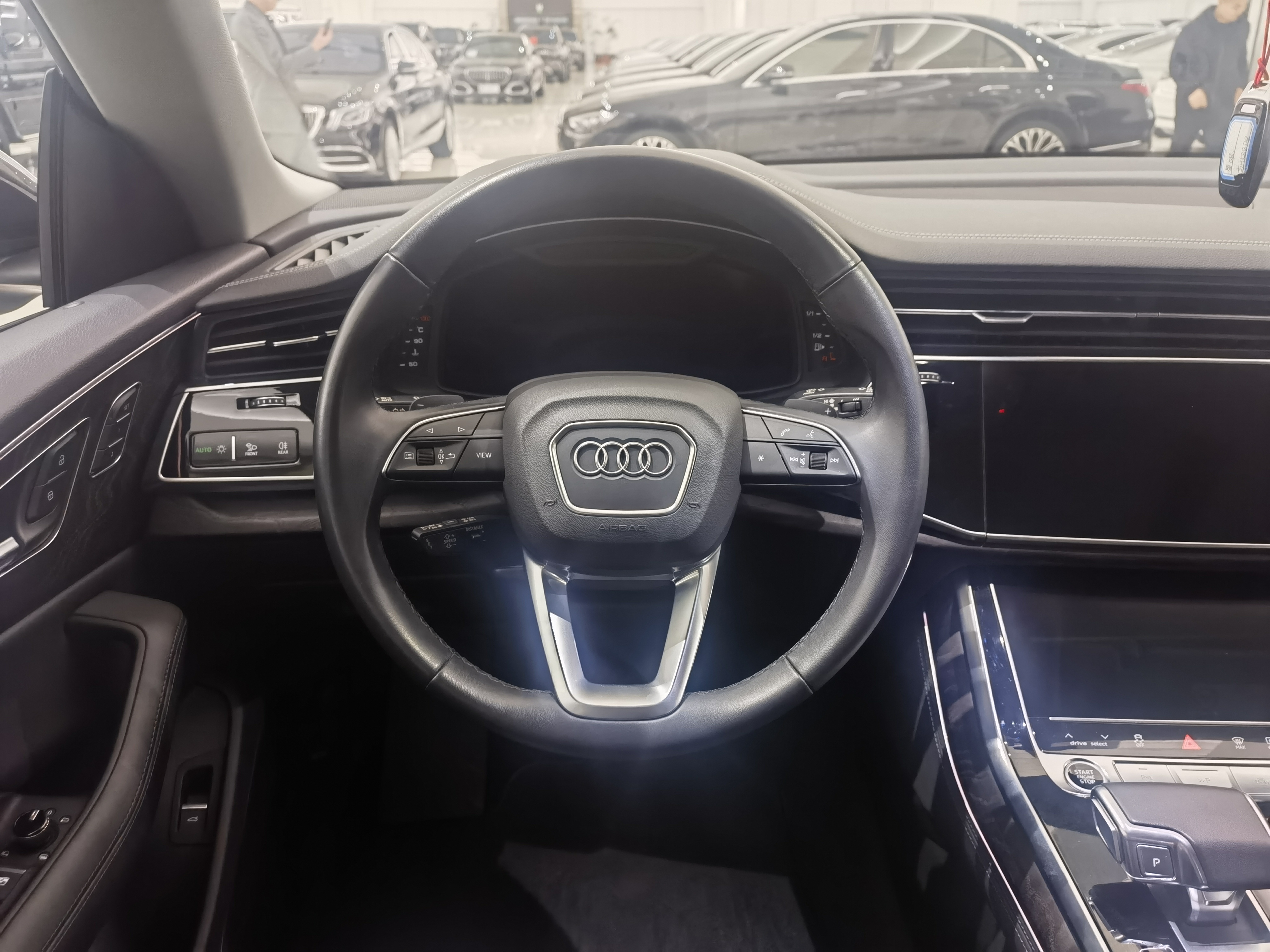 Audi Q8 2023 car image #13