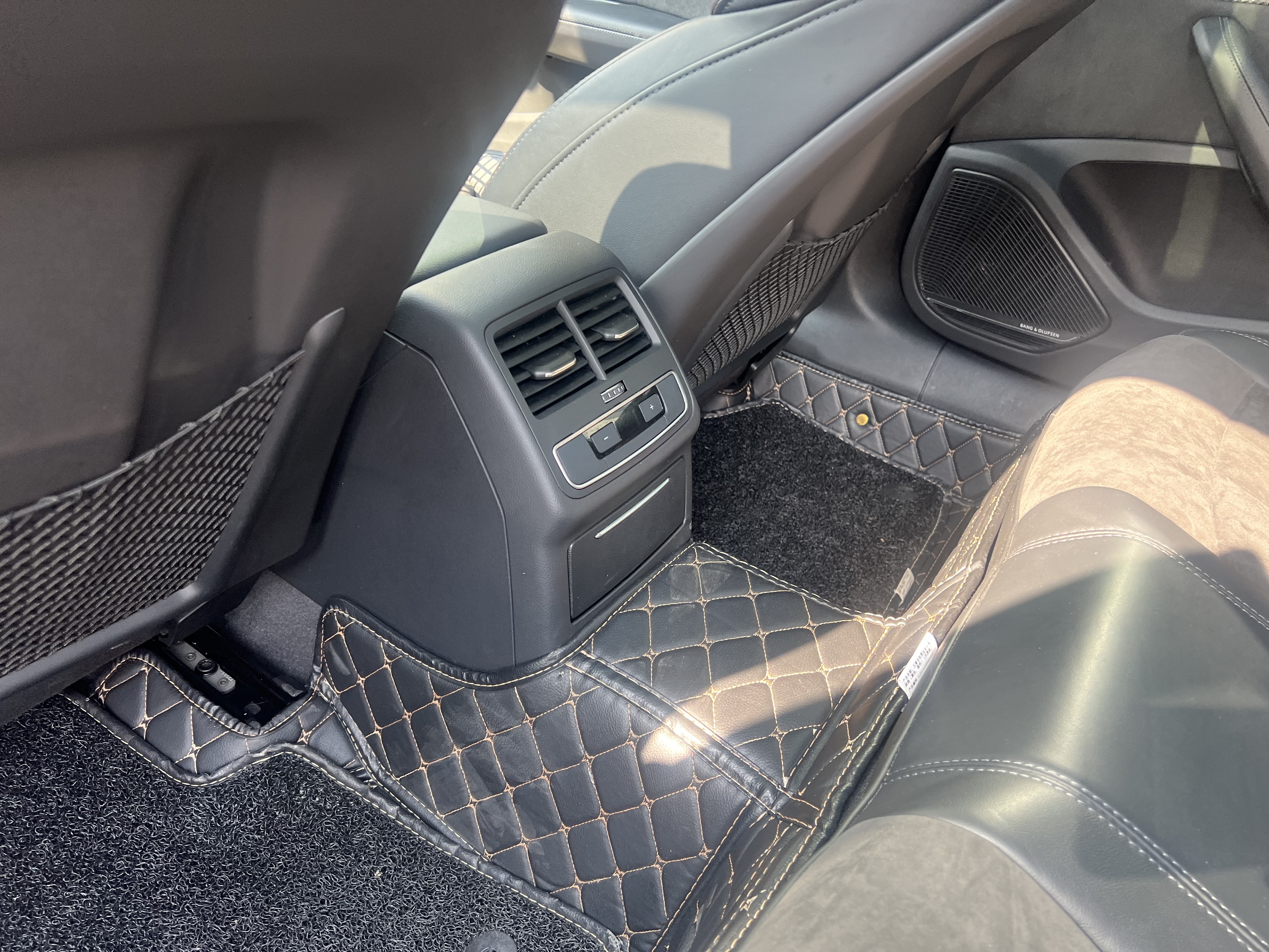 Audi A4L 2023 car image #13