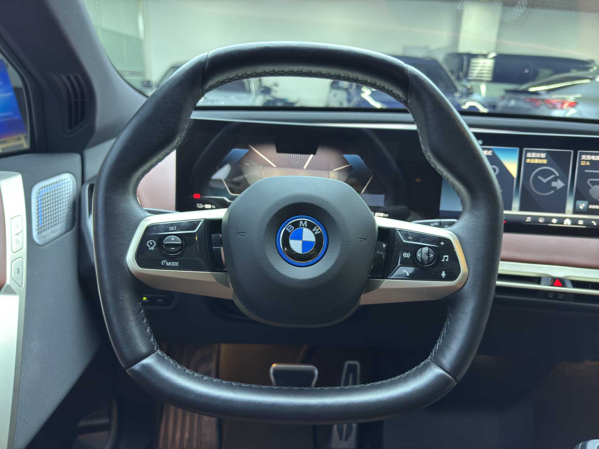 BMW iX M60 2025 #13 BMW iX M60 2025 car image #13