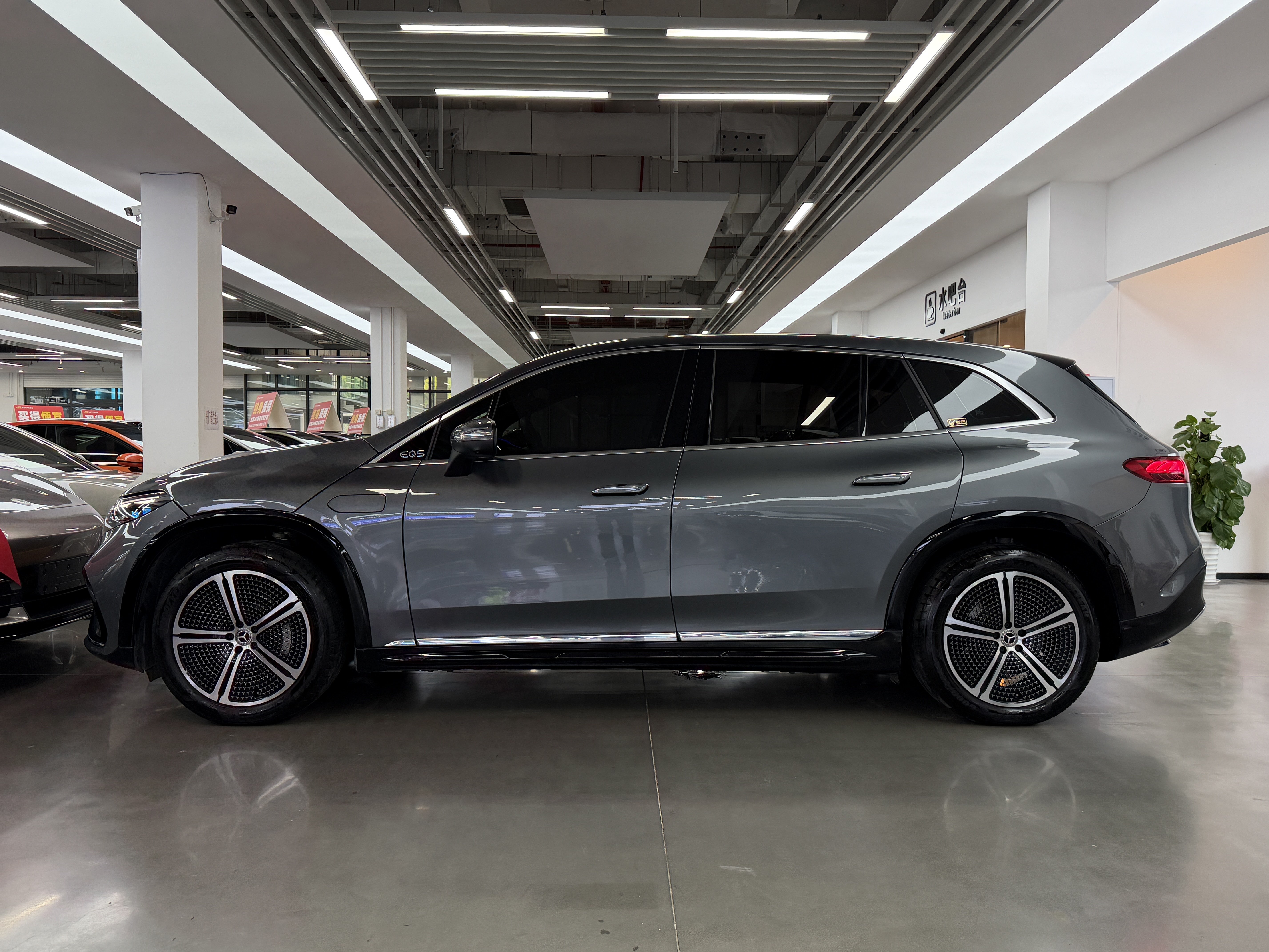 Mercedes-Benz EQS SUV 2024 car image #13