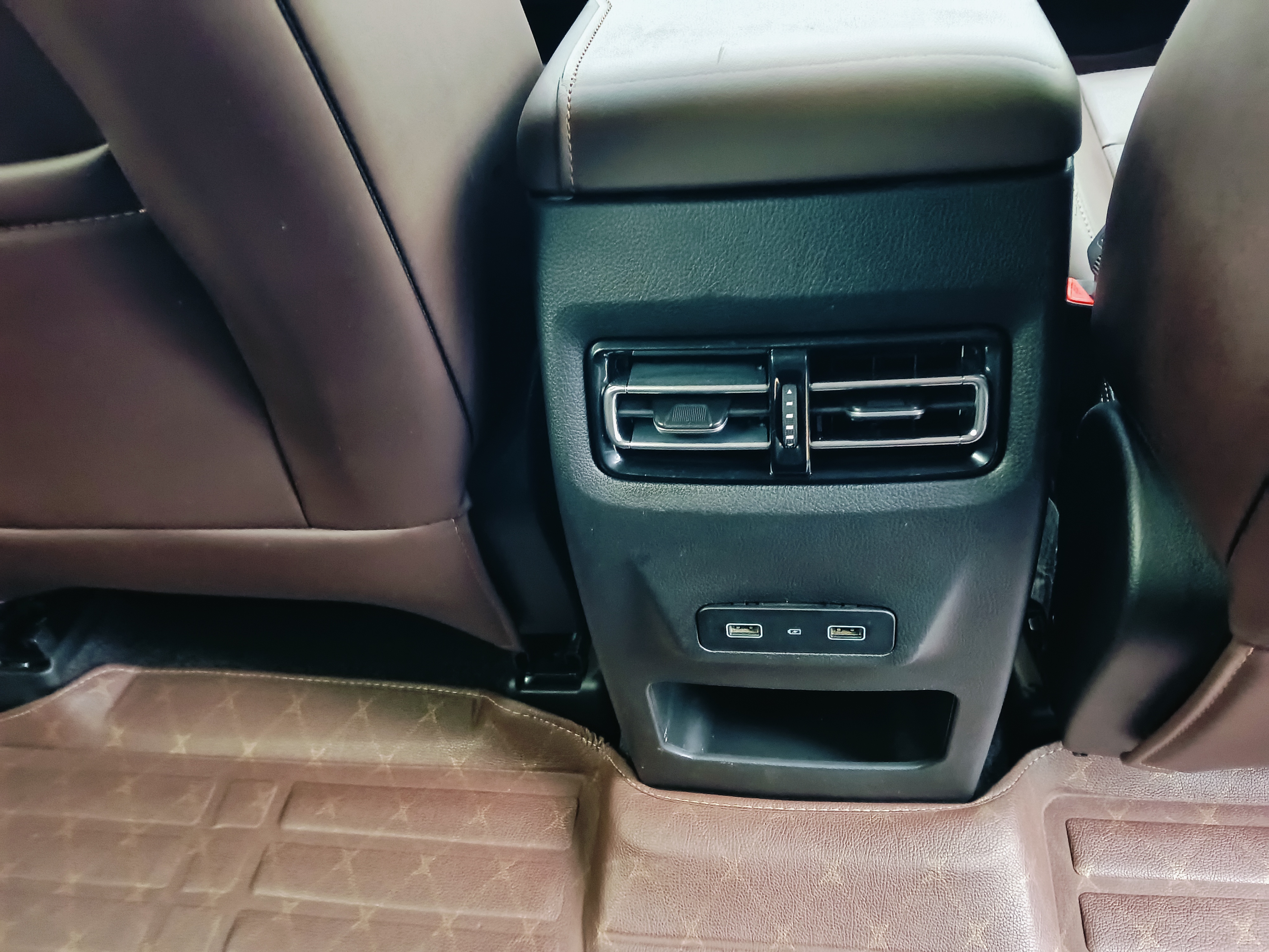 Jetour X90 PLUS 2022 immagine di auto #13