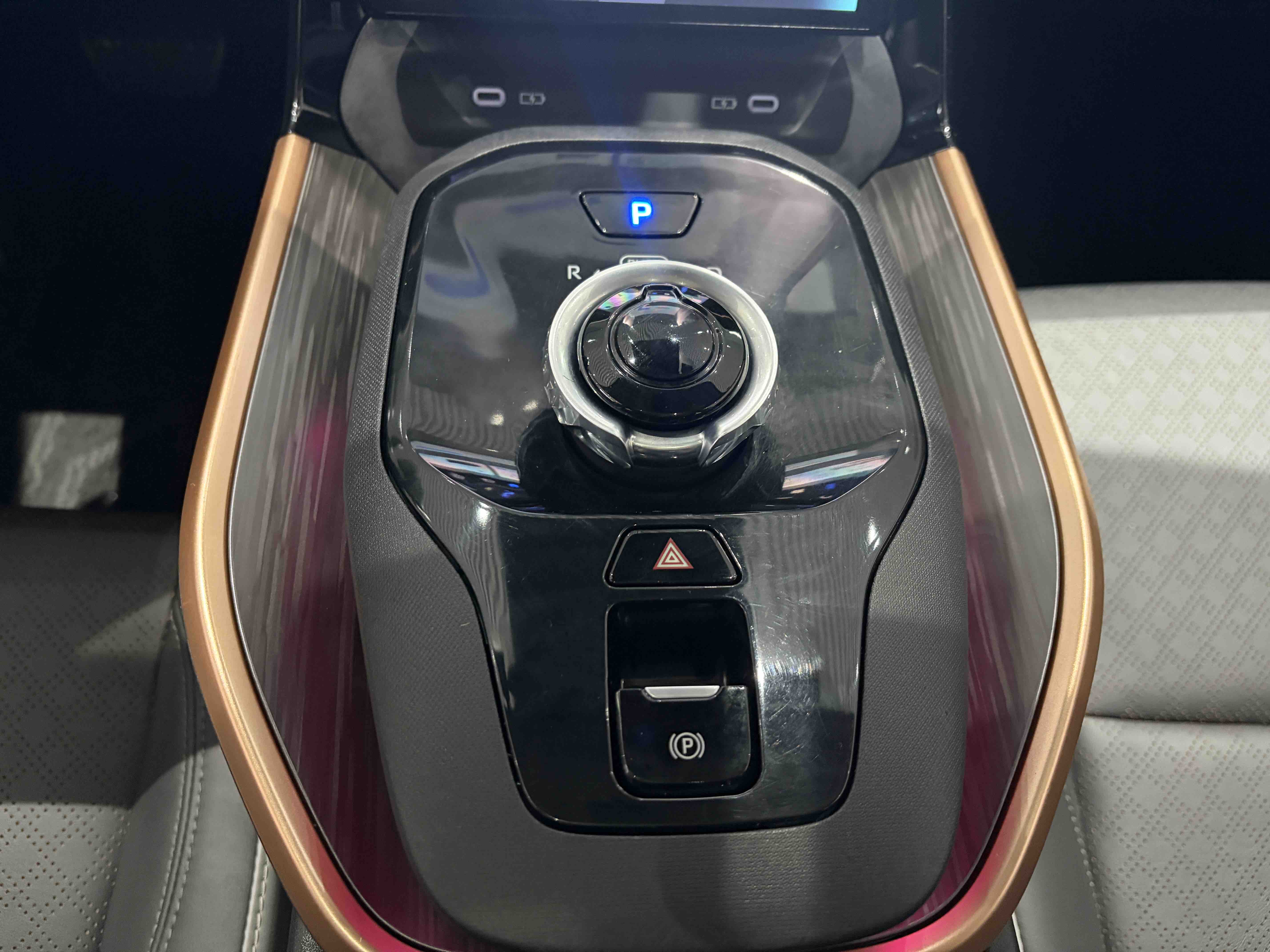 Toyota bZ3 2023 immagine di auto #13