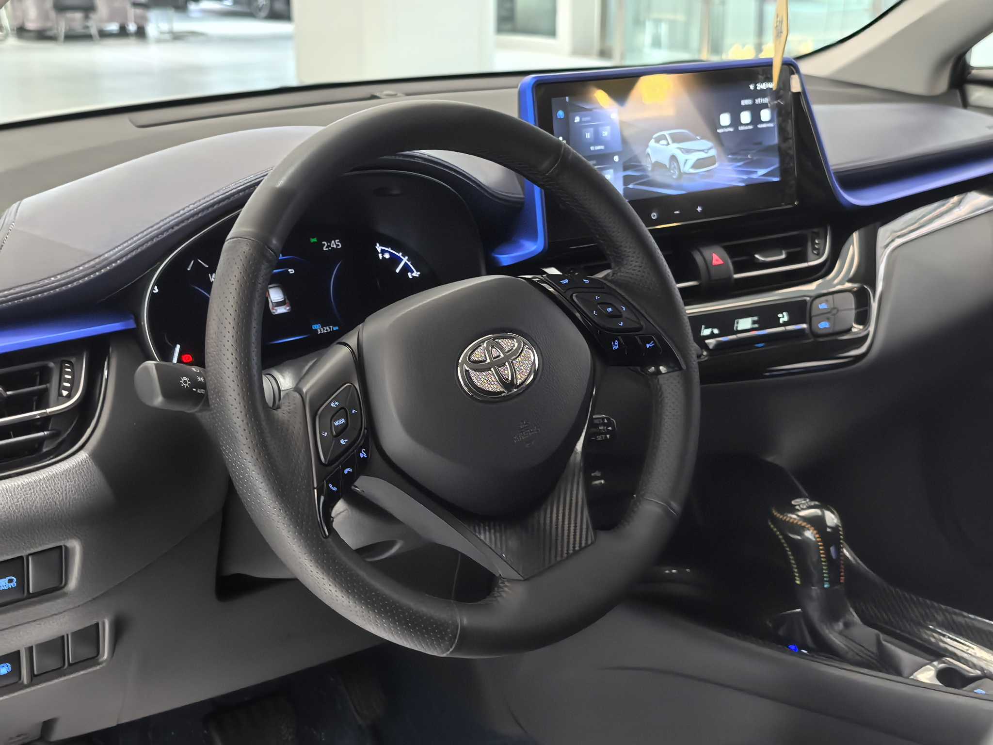 Toyota C-HR 2023 car image #13