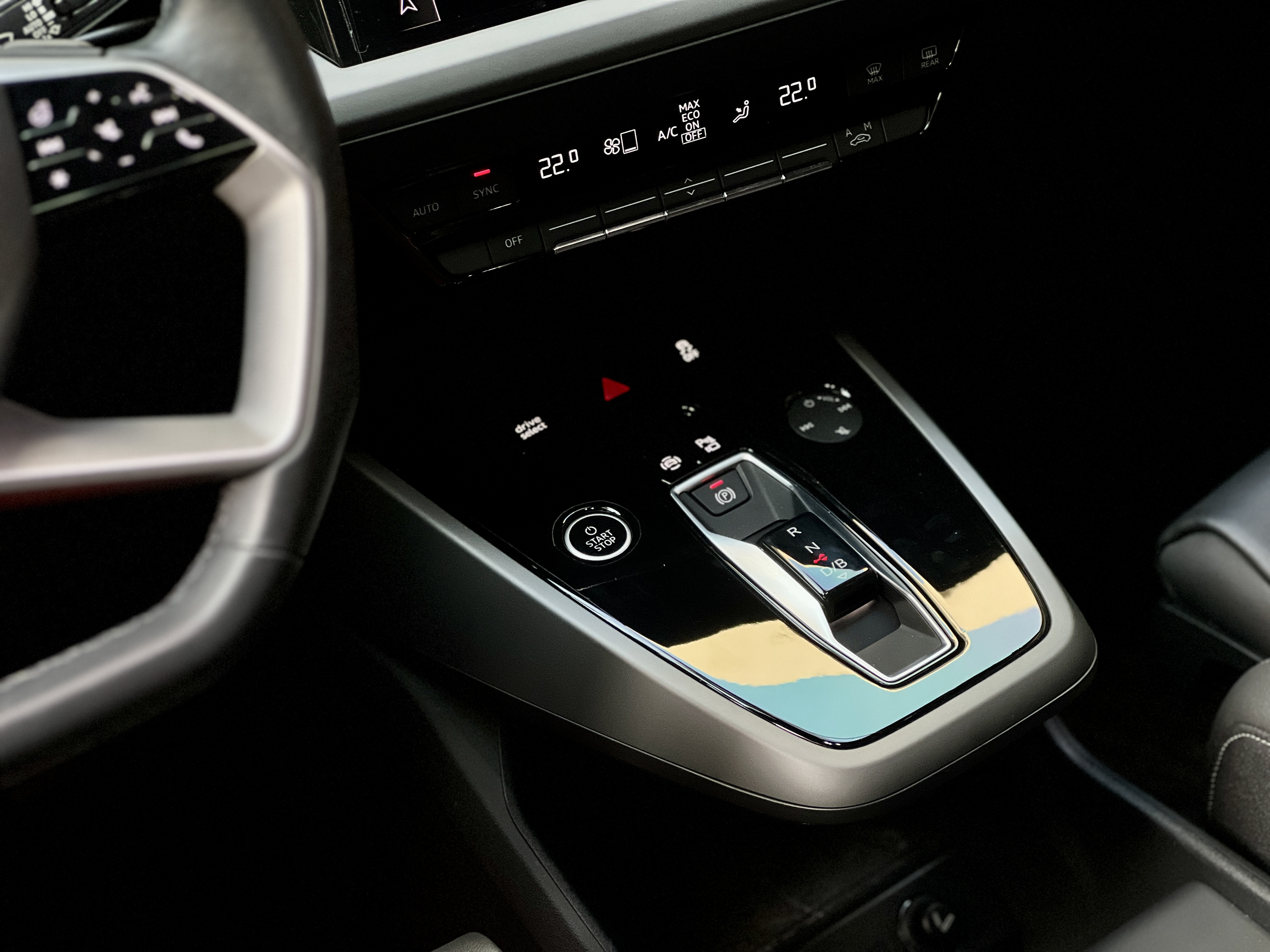 Audi Q5 e-tron 2024 صورة سيارة #13