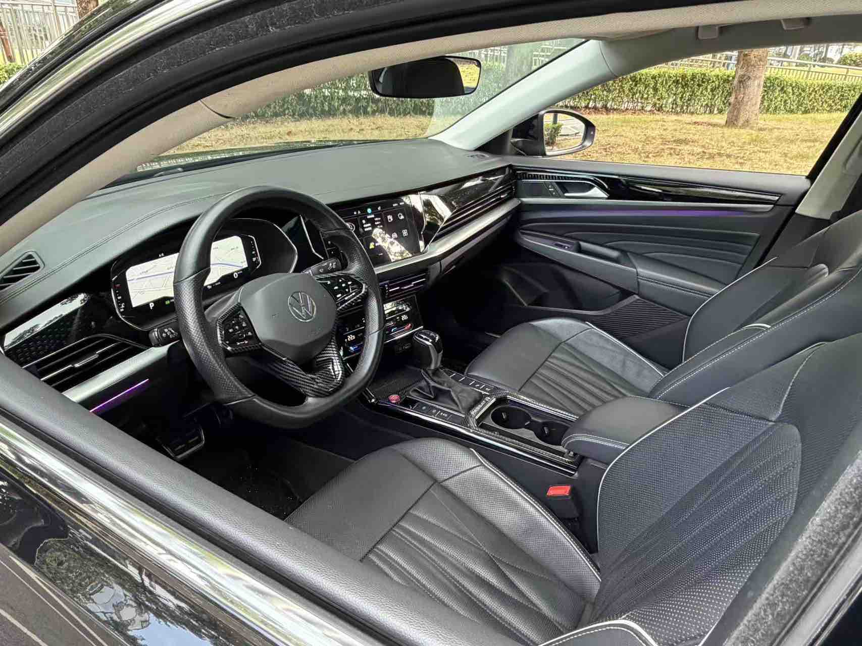 Volkswagen Passat 2023 car image #13