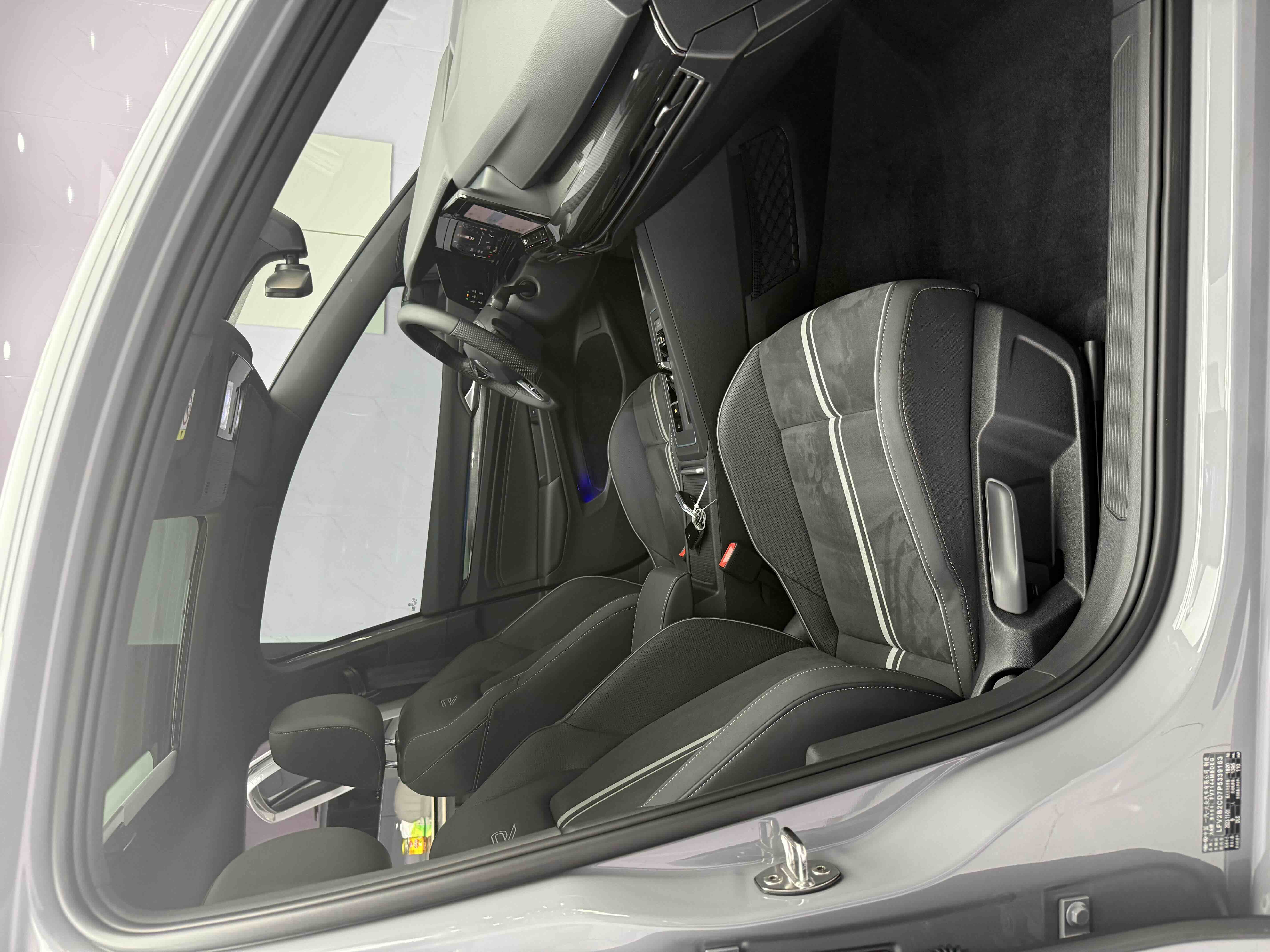 Volkswagen Golf 2023 car image #13