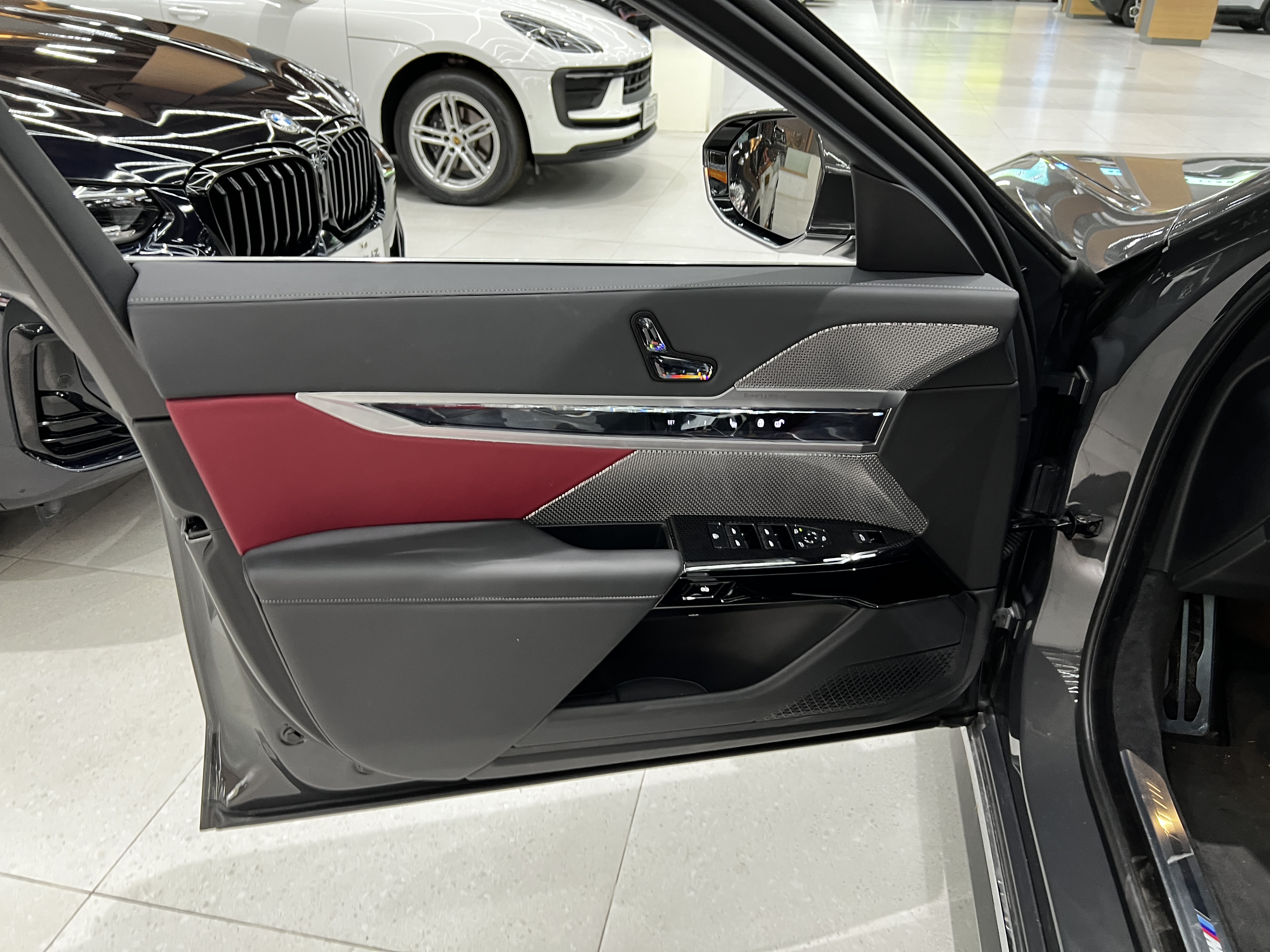 BMW i7 2023 immagine di auto #13