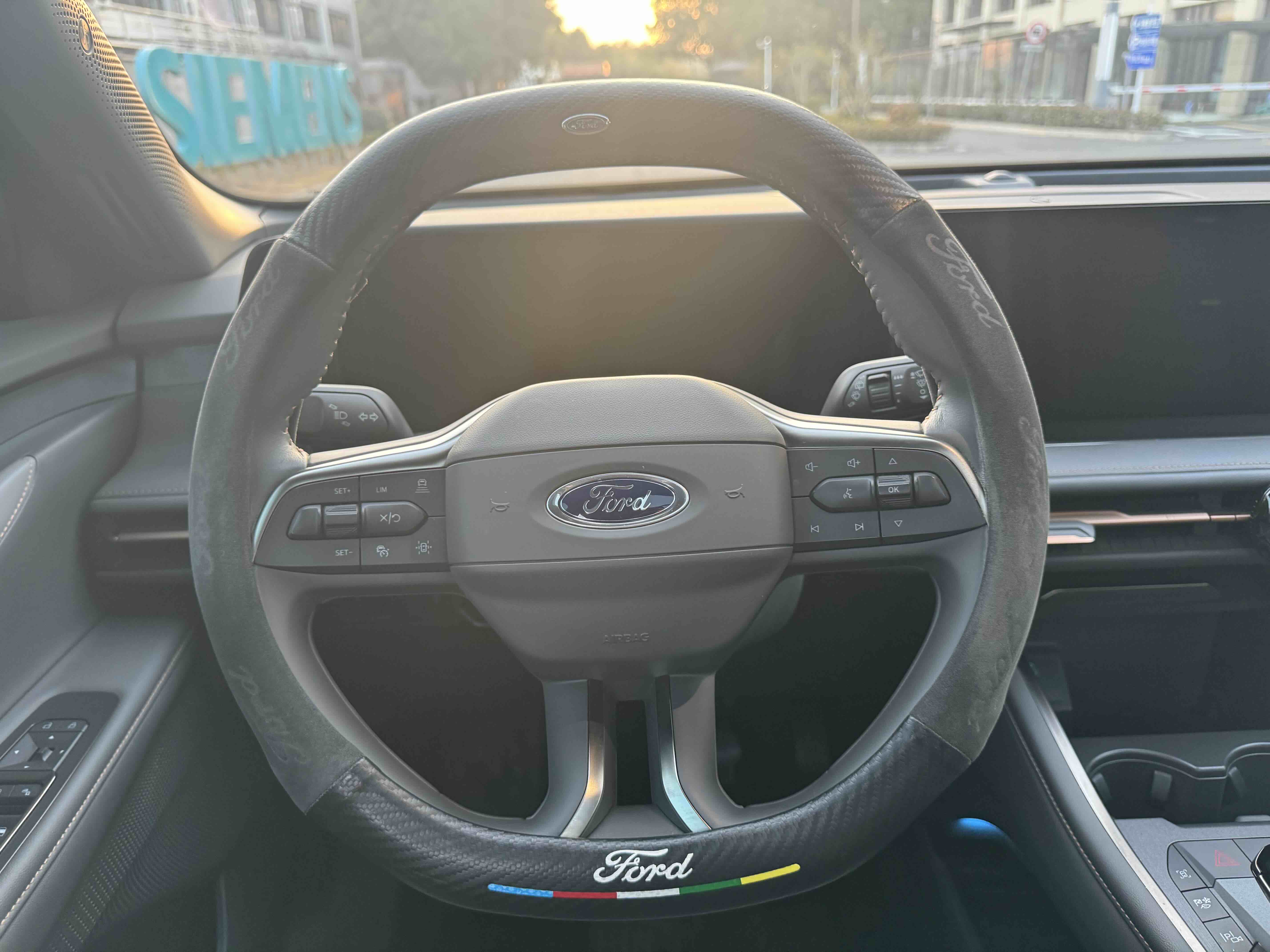 Ford Edge 2024 car image #13
