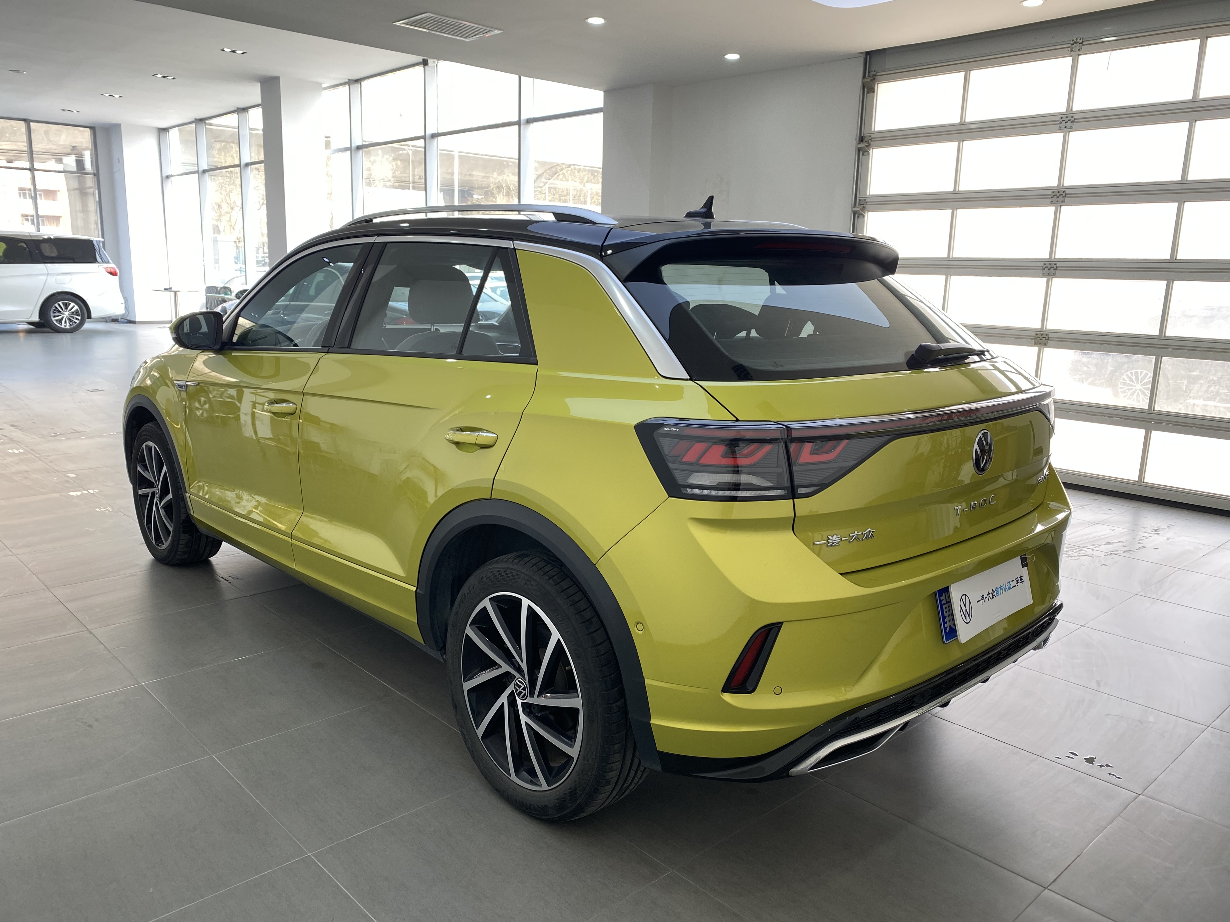 Volkswagen T-Roc 2023 immagine di auto #13