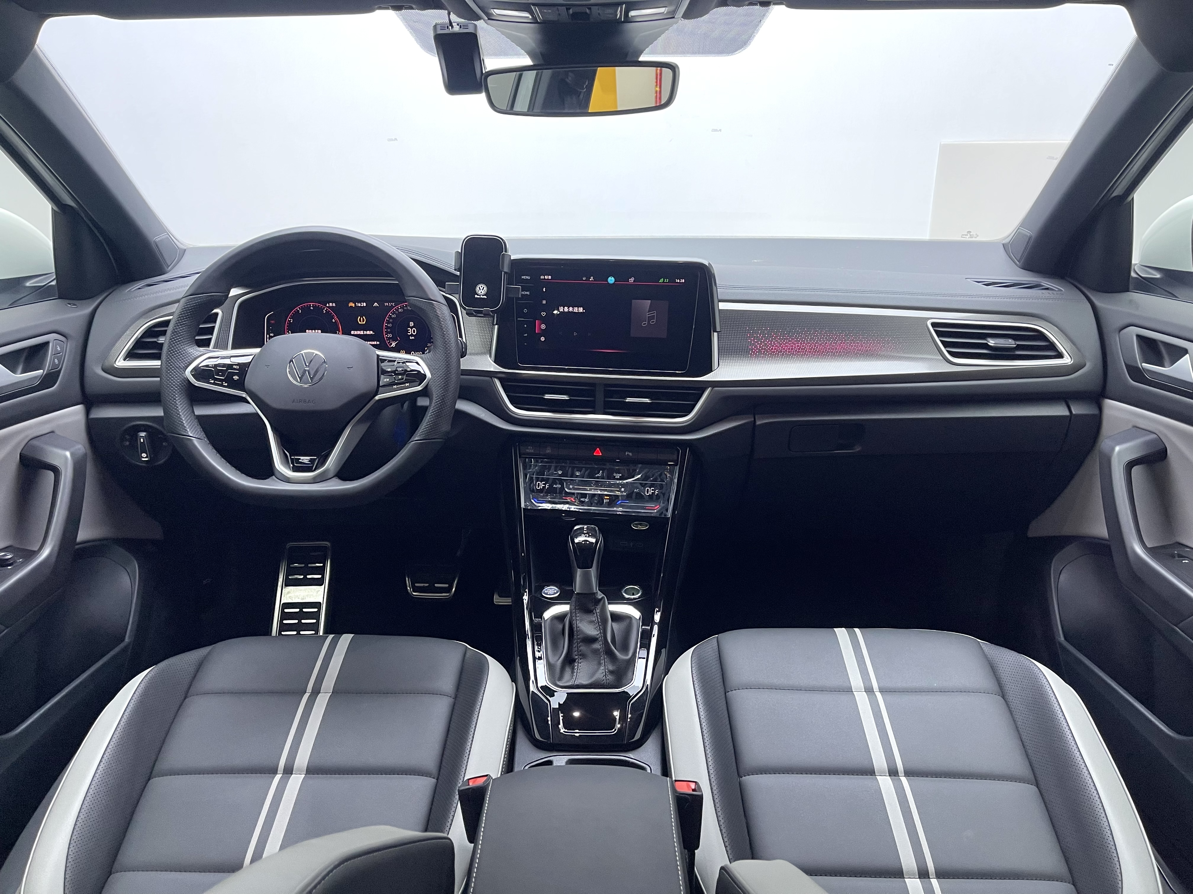 Volkswagen T-Roc 2023 #13 Volkswagen T-Roc 2023 car image #13