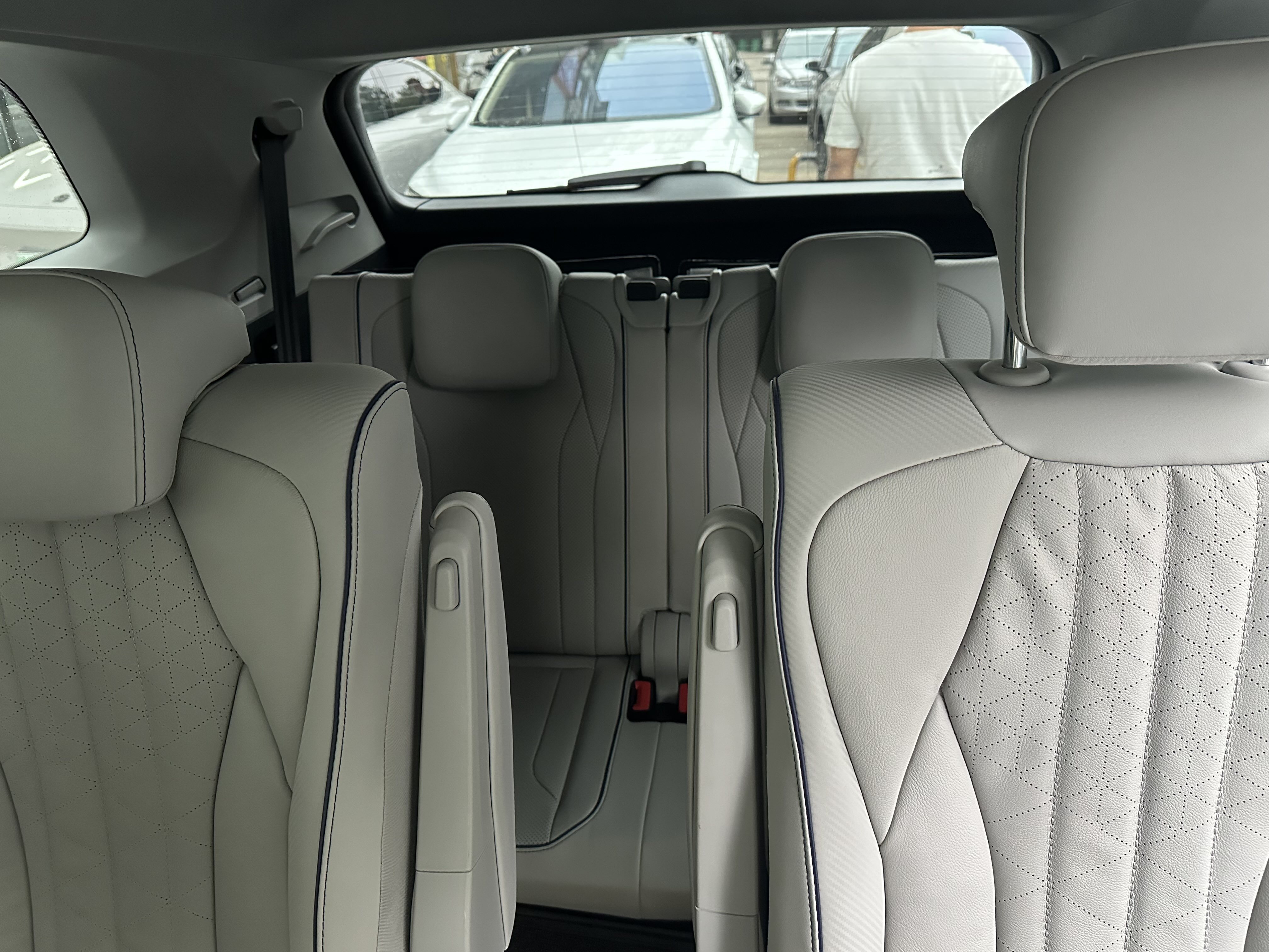 Volkswagen ID.6 X 2024 immagine di auto #13