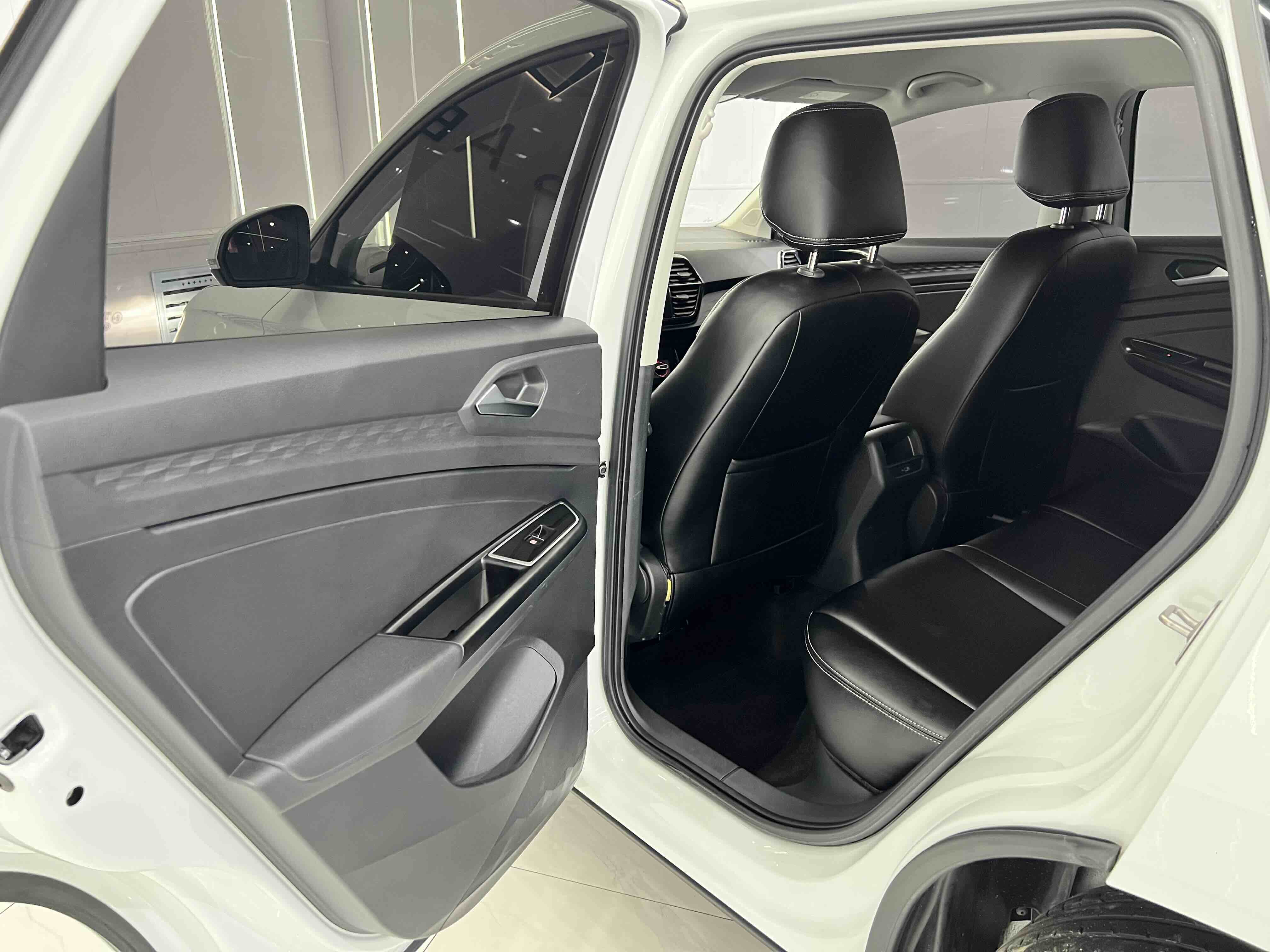 VS5 2022 car image #13