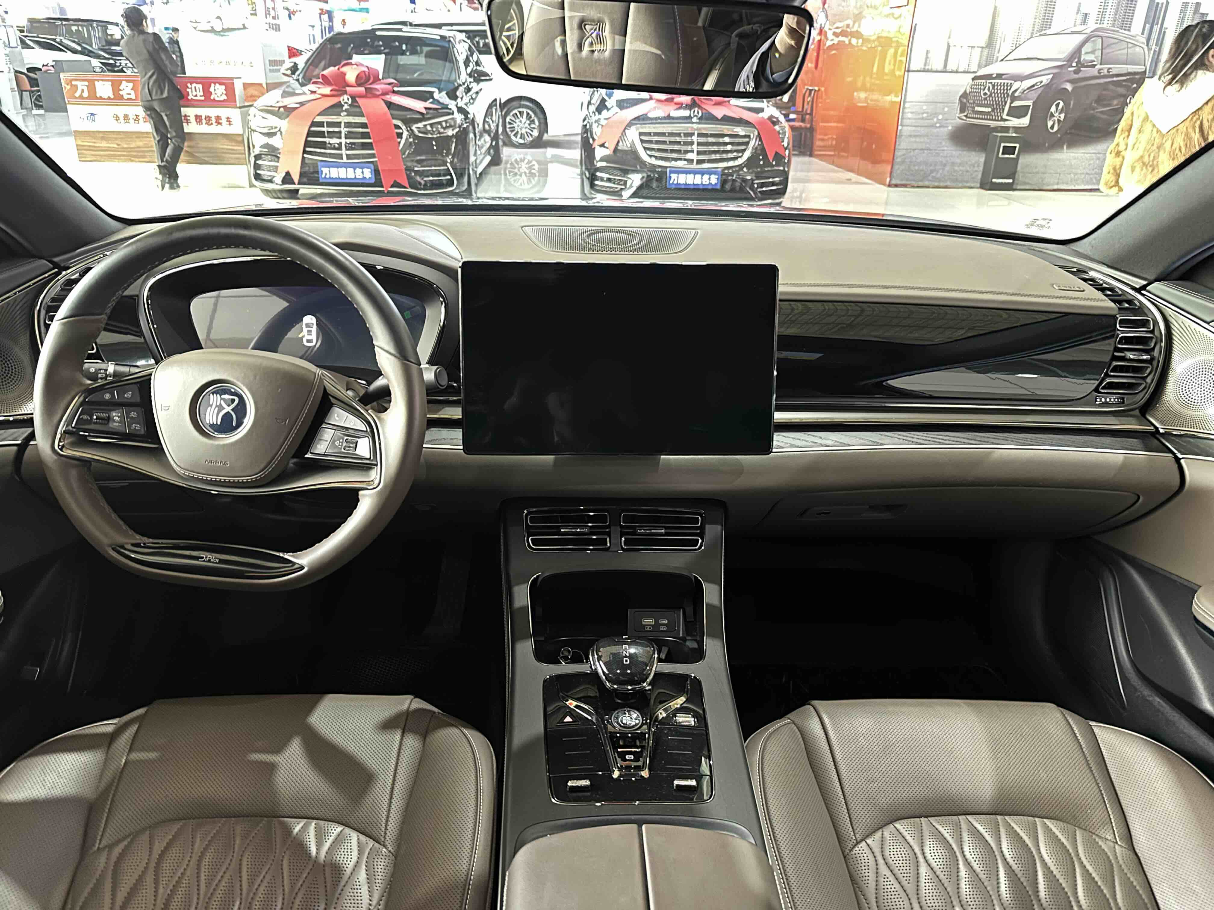 BYD Han 2023 car image #13