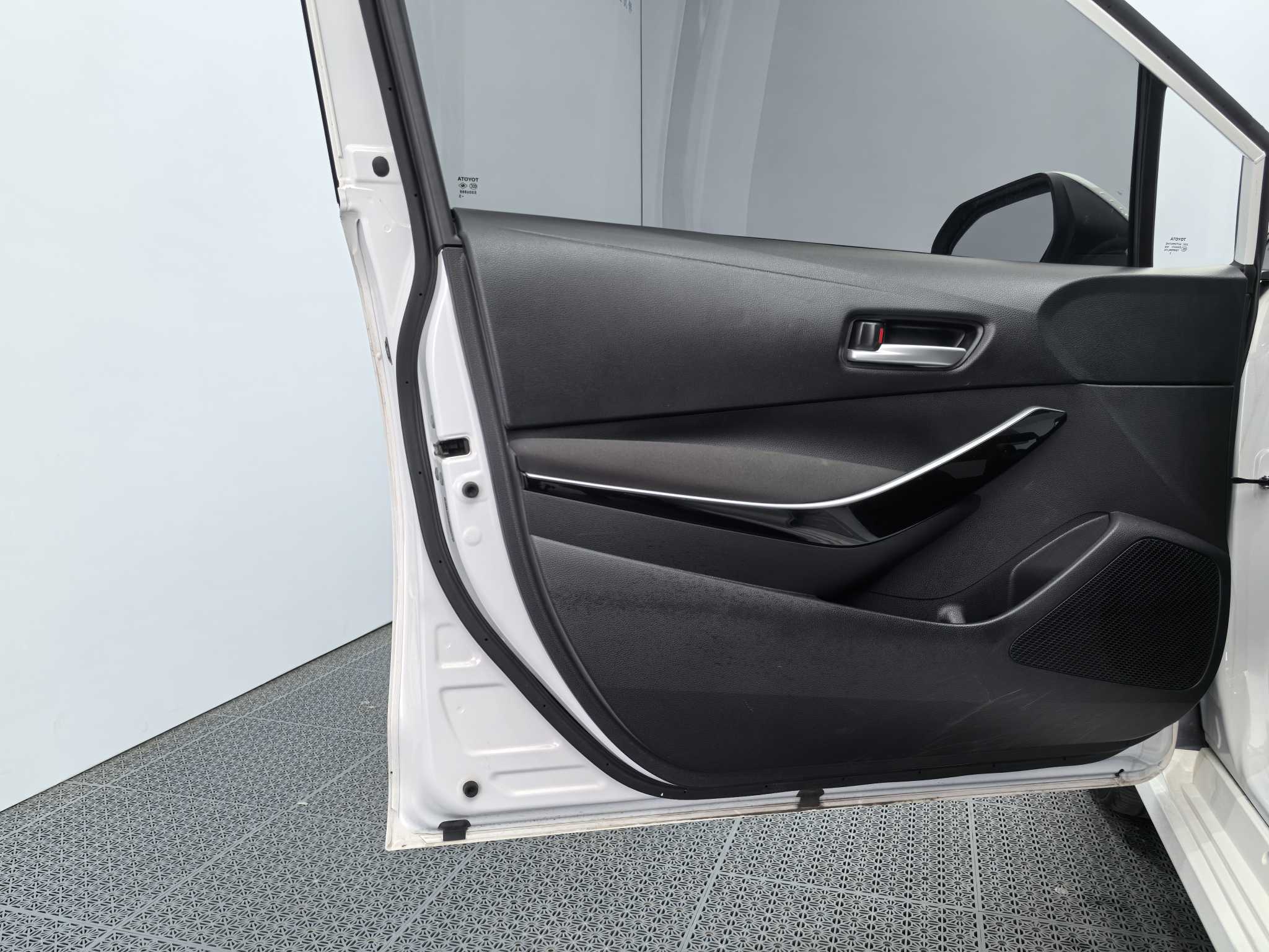 Toyota Corolla 2023 car image #13