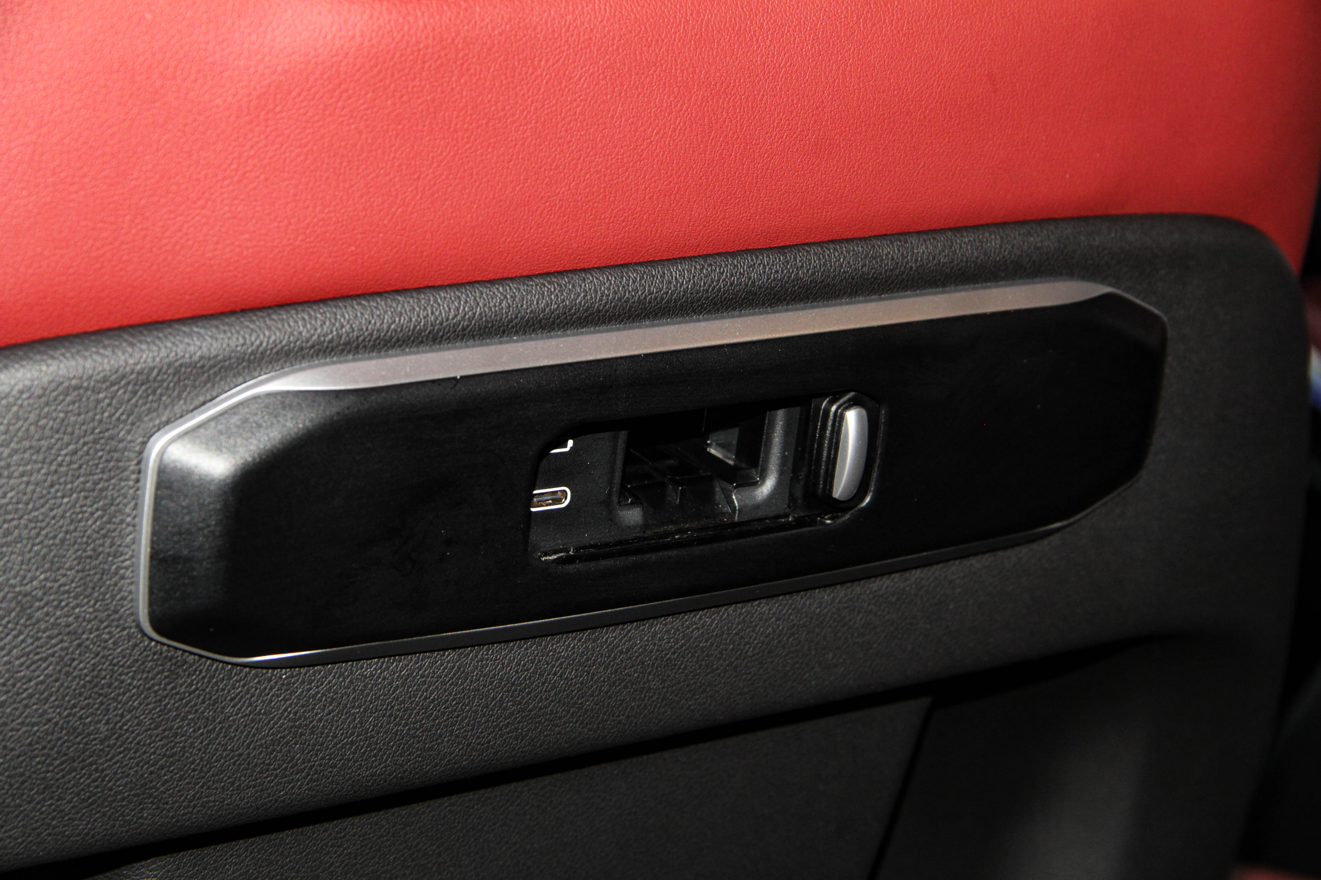 BMW X6 2023 car image #13