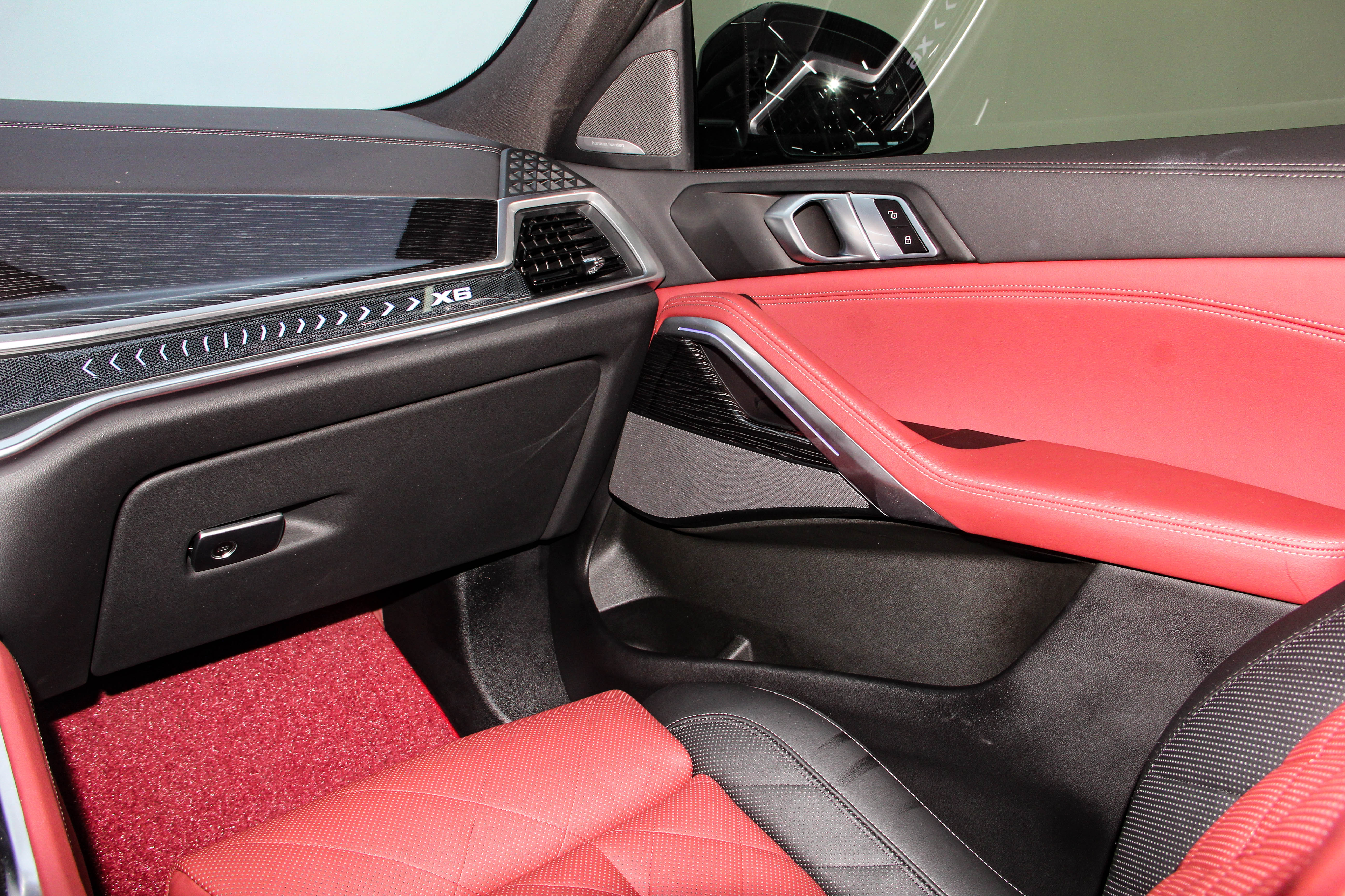 BMW X6 2025 car image #13