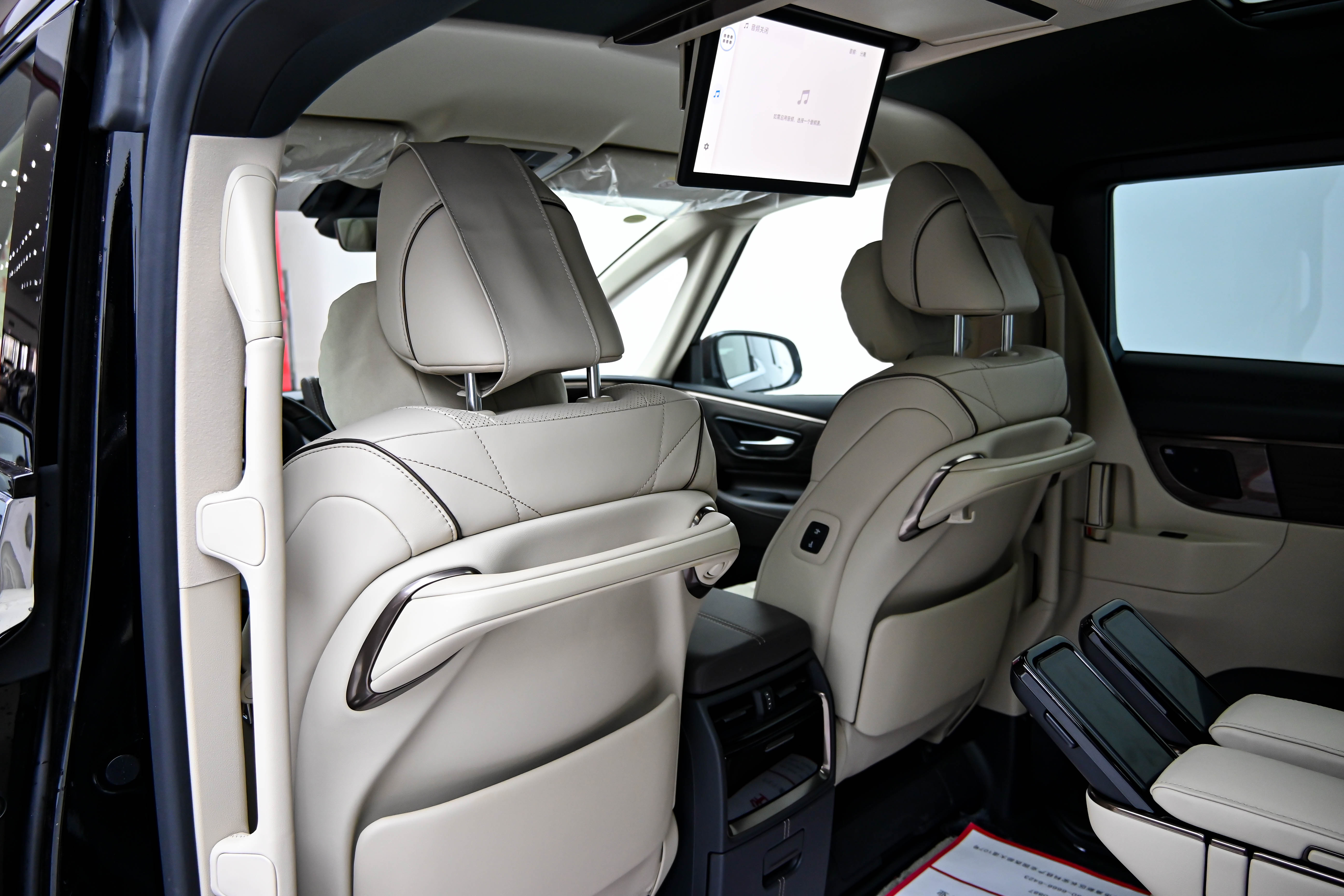 Toyota Vellfire 2026 صورة سيارة #13