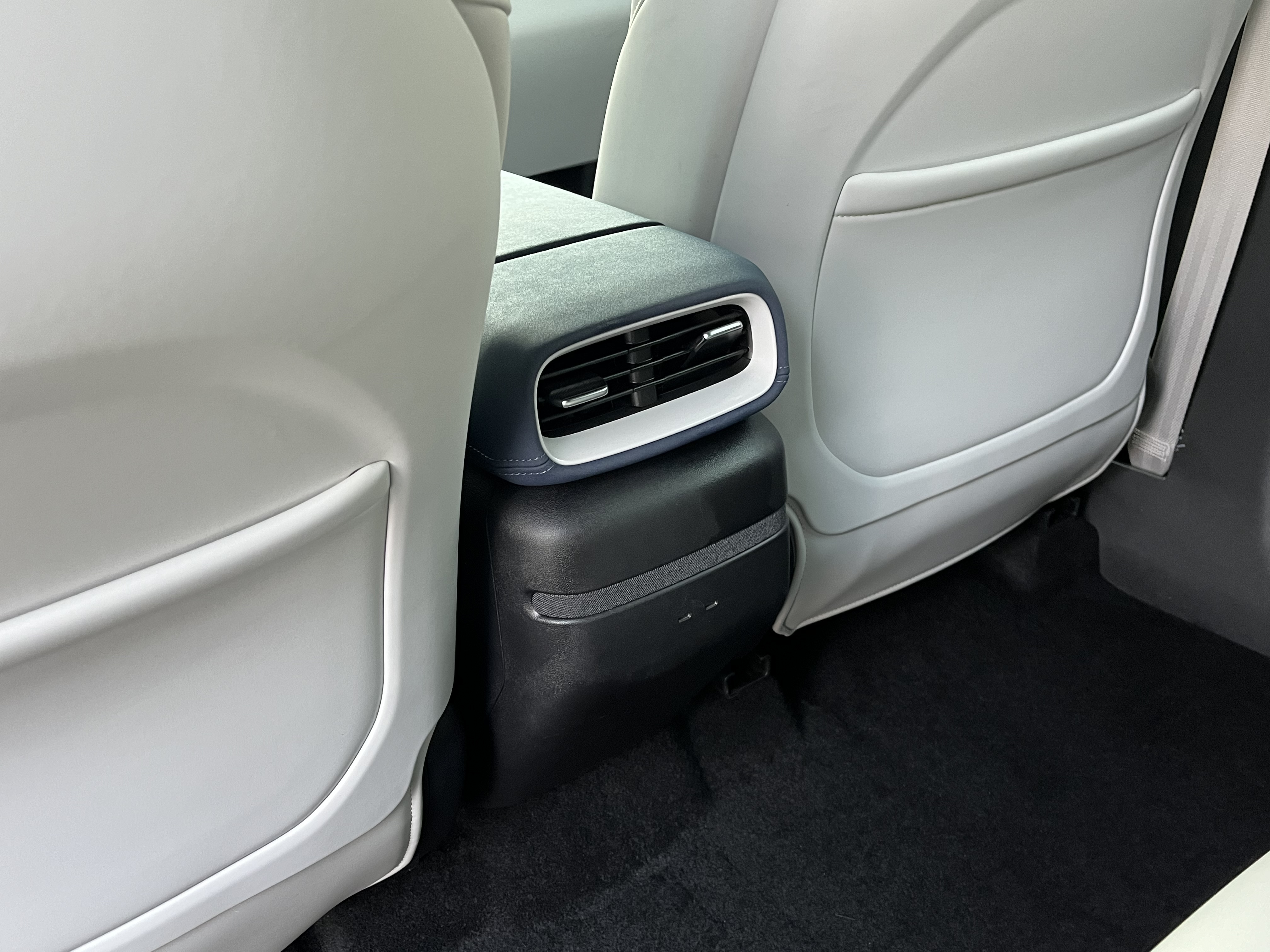 Xpeng G6 2023 صورة سيارة #13