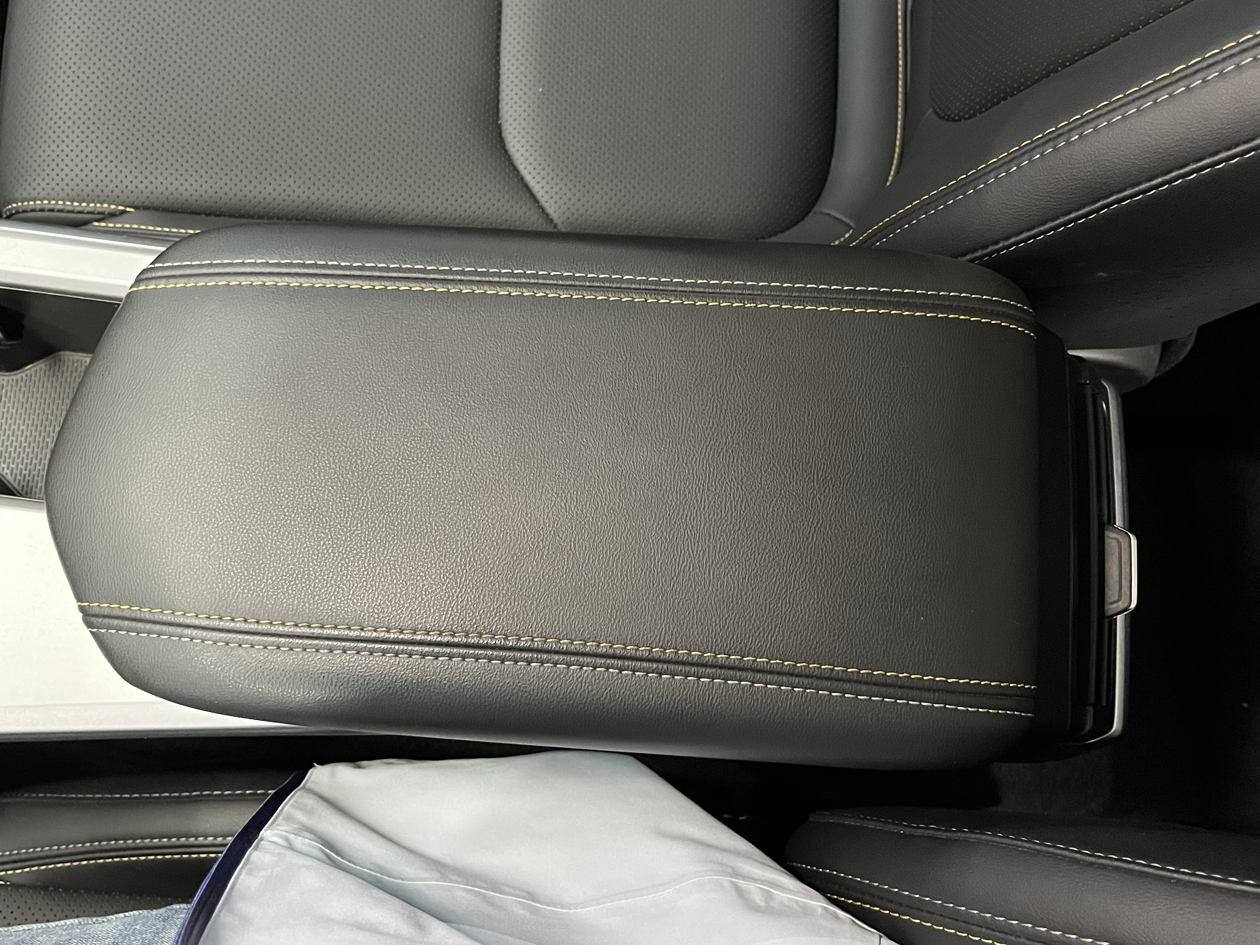 Emgrand L HiP 2024 #13 Emgrand L HiP 2024 car image #13