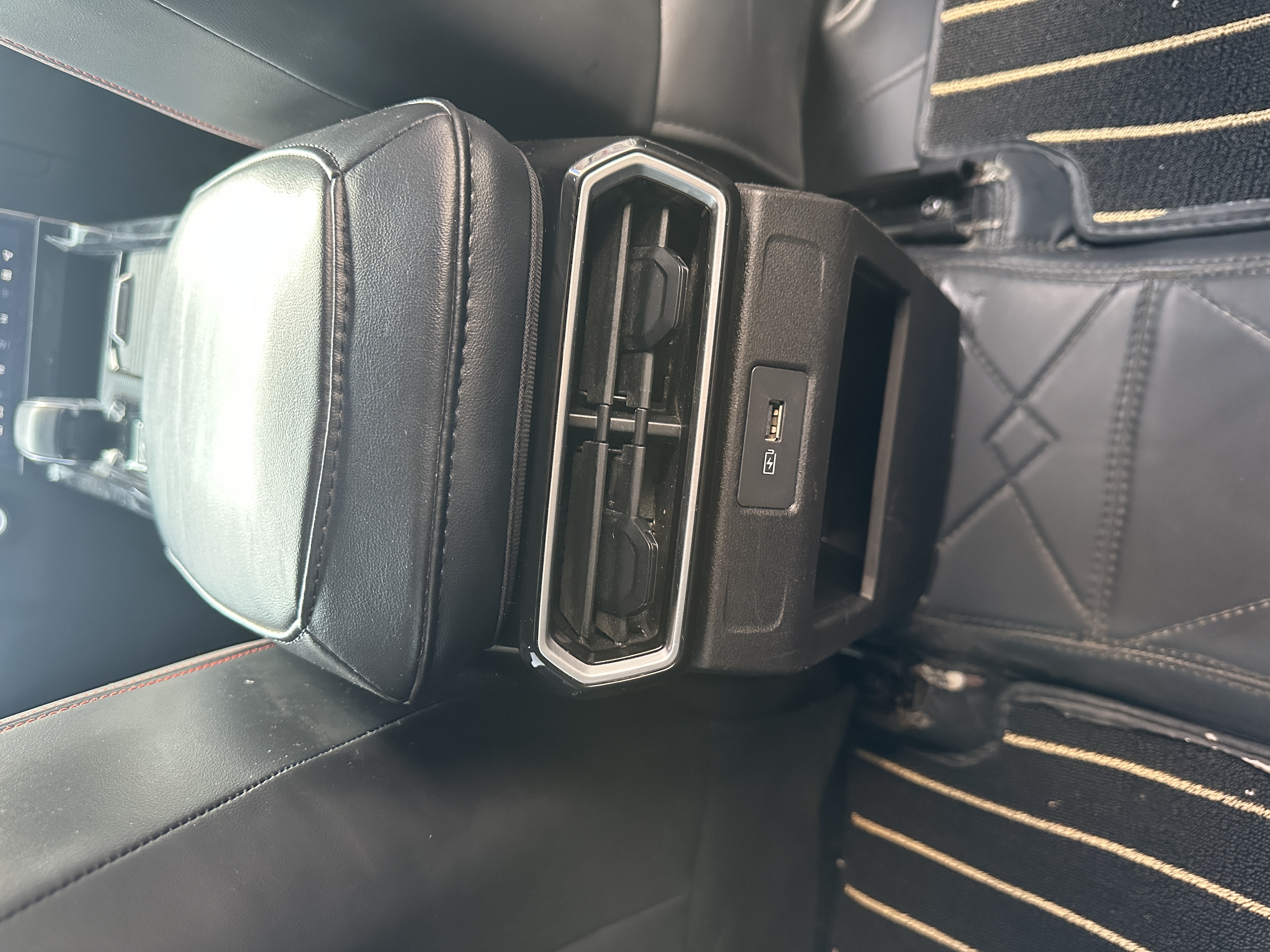 GEELY Boyue 2023 immagine di auto #13