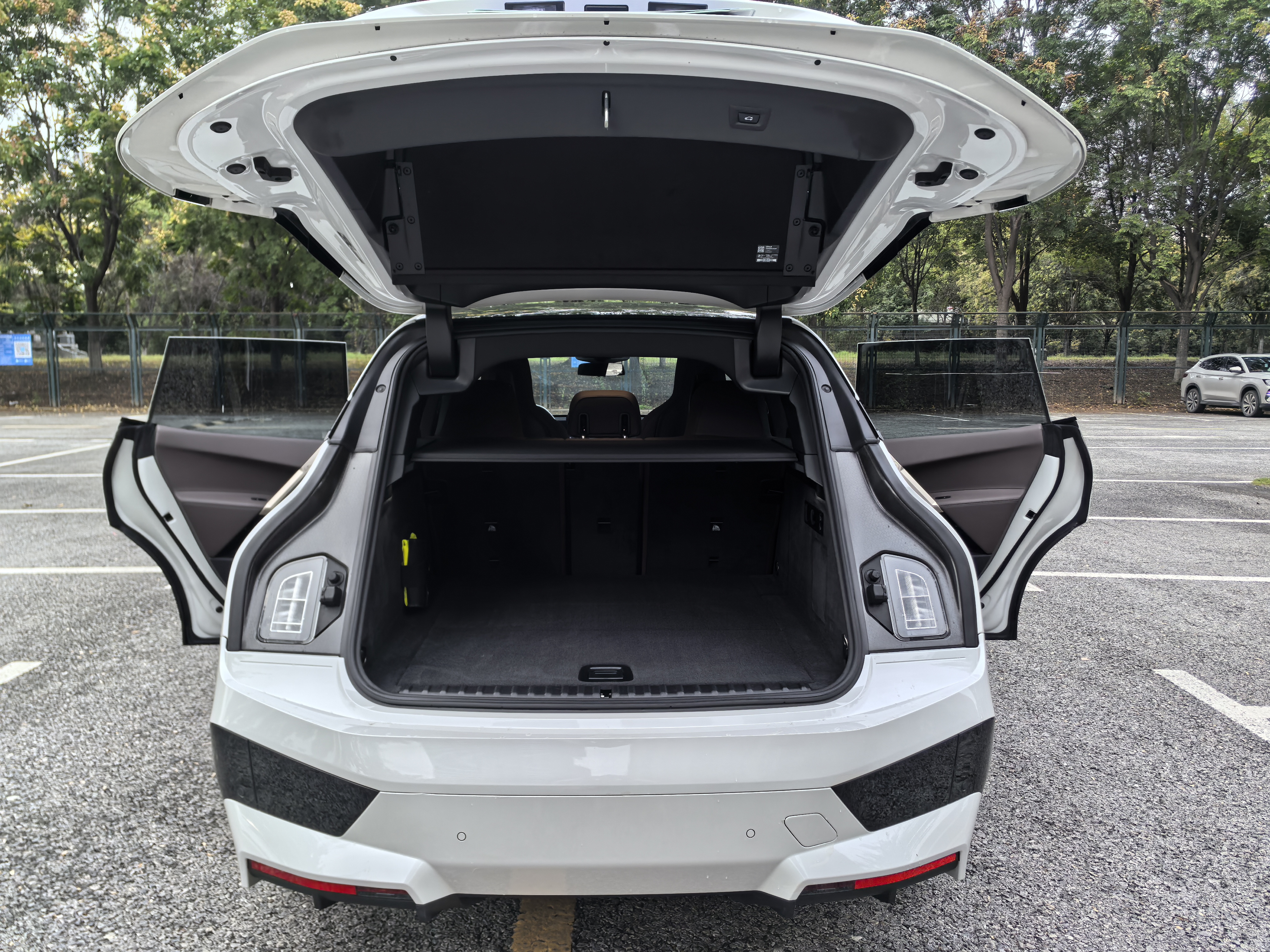 BMW iX 2023 immagine di auto #13