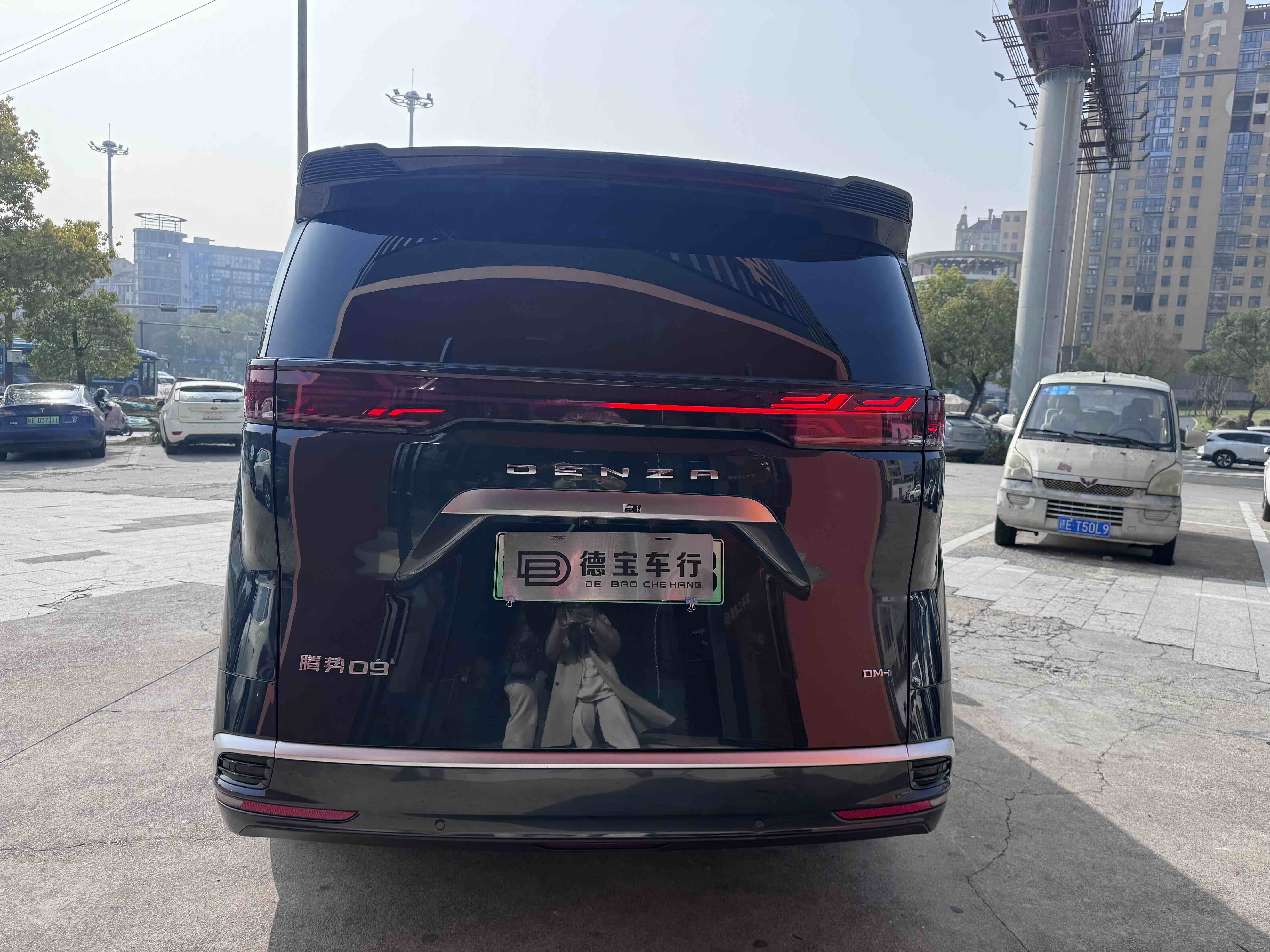Denza D9 2023 صورة سيارة #13
