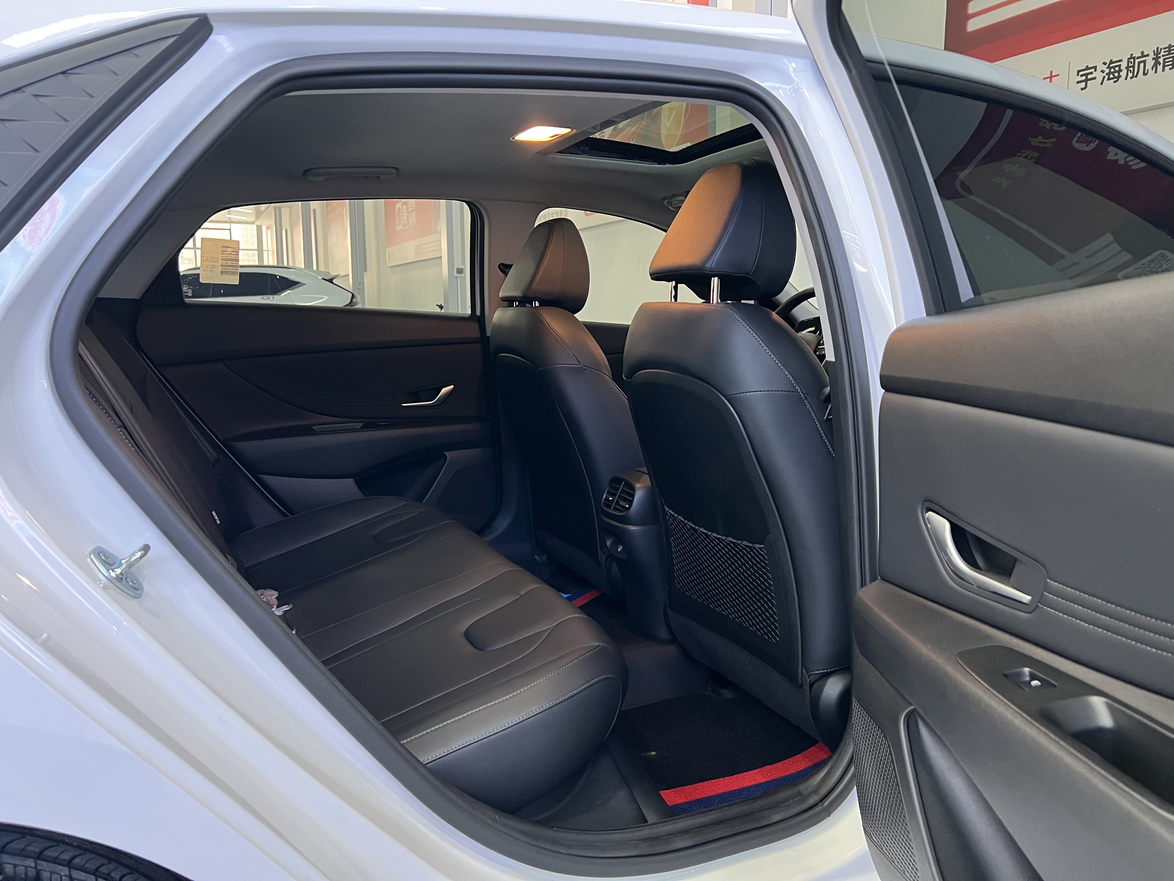 Hyundai Elantra 2024 immagine di auto #13